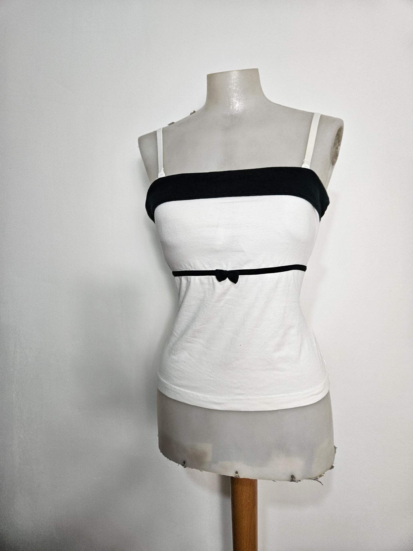 Haut romantique blanc et noir