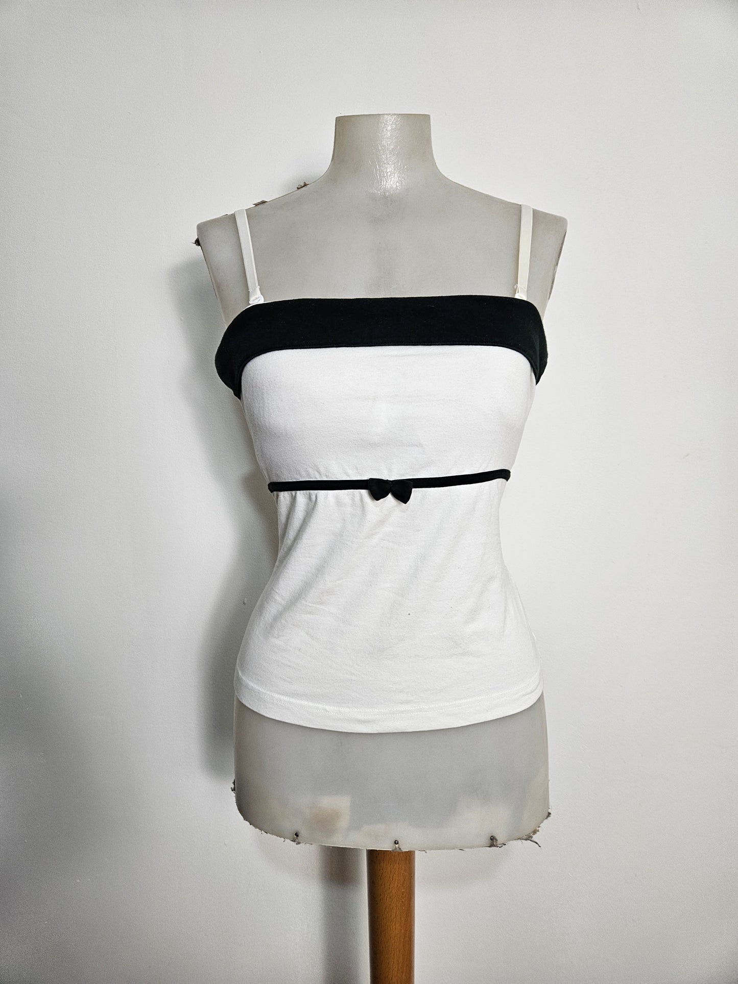 Haut romantique blanc et noir