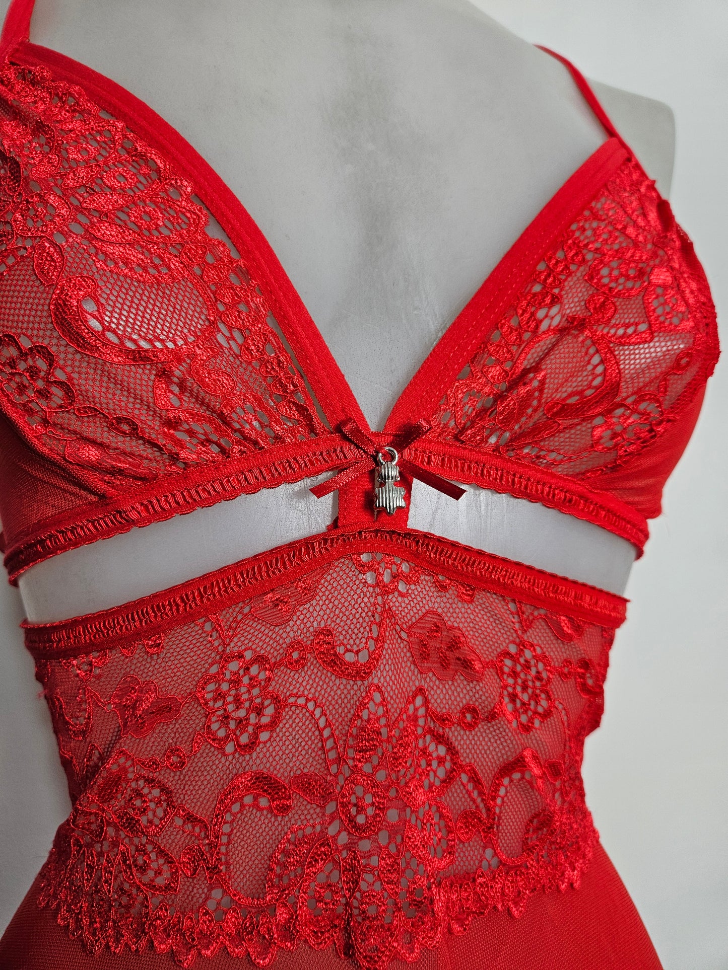 Tunique en voile et dentelle rouge