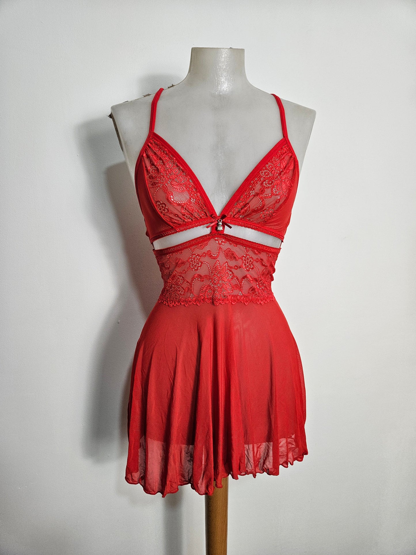 Tunique en voile et dentelle rouge