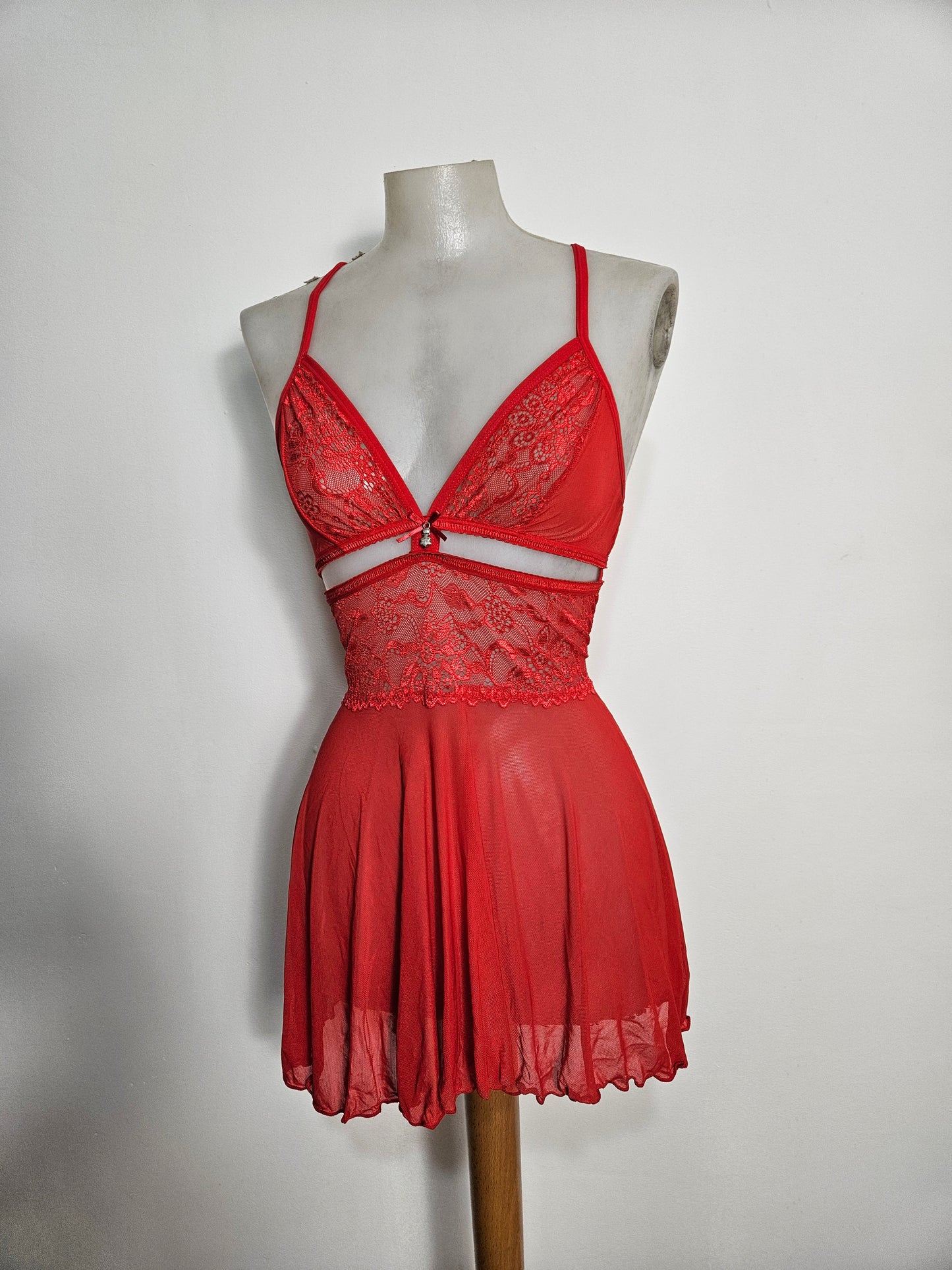 Tunique en voile et dentelle rouge