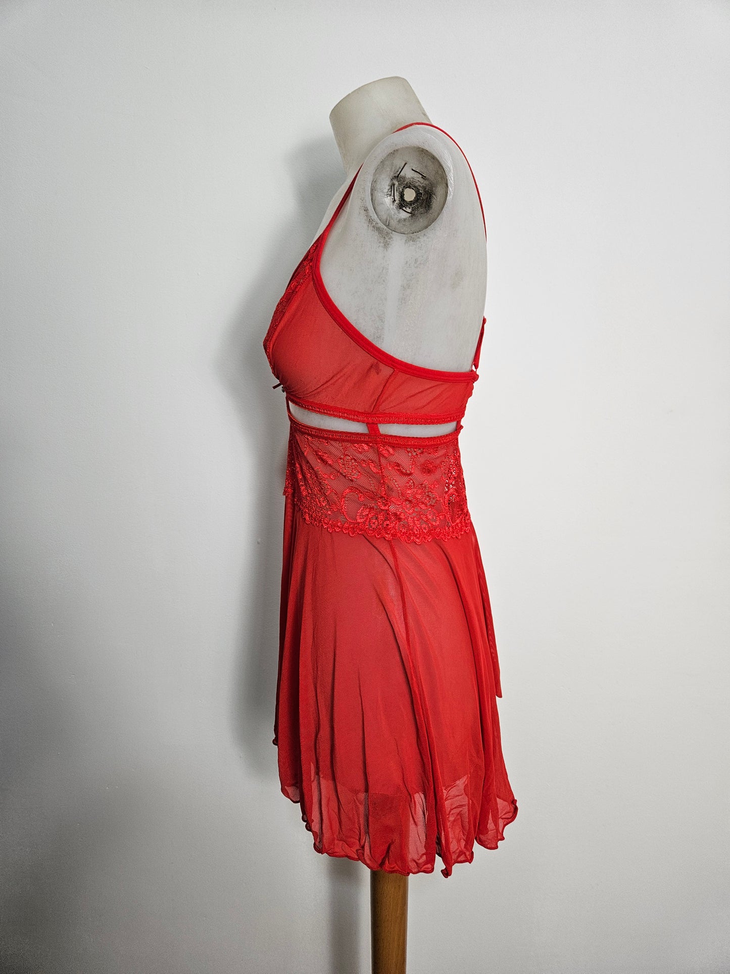 Tunique en voile et dentelle rouge