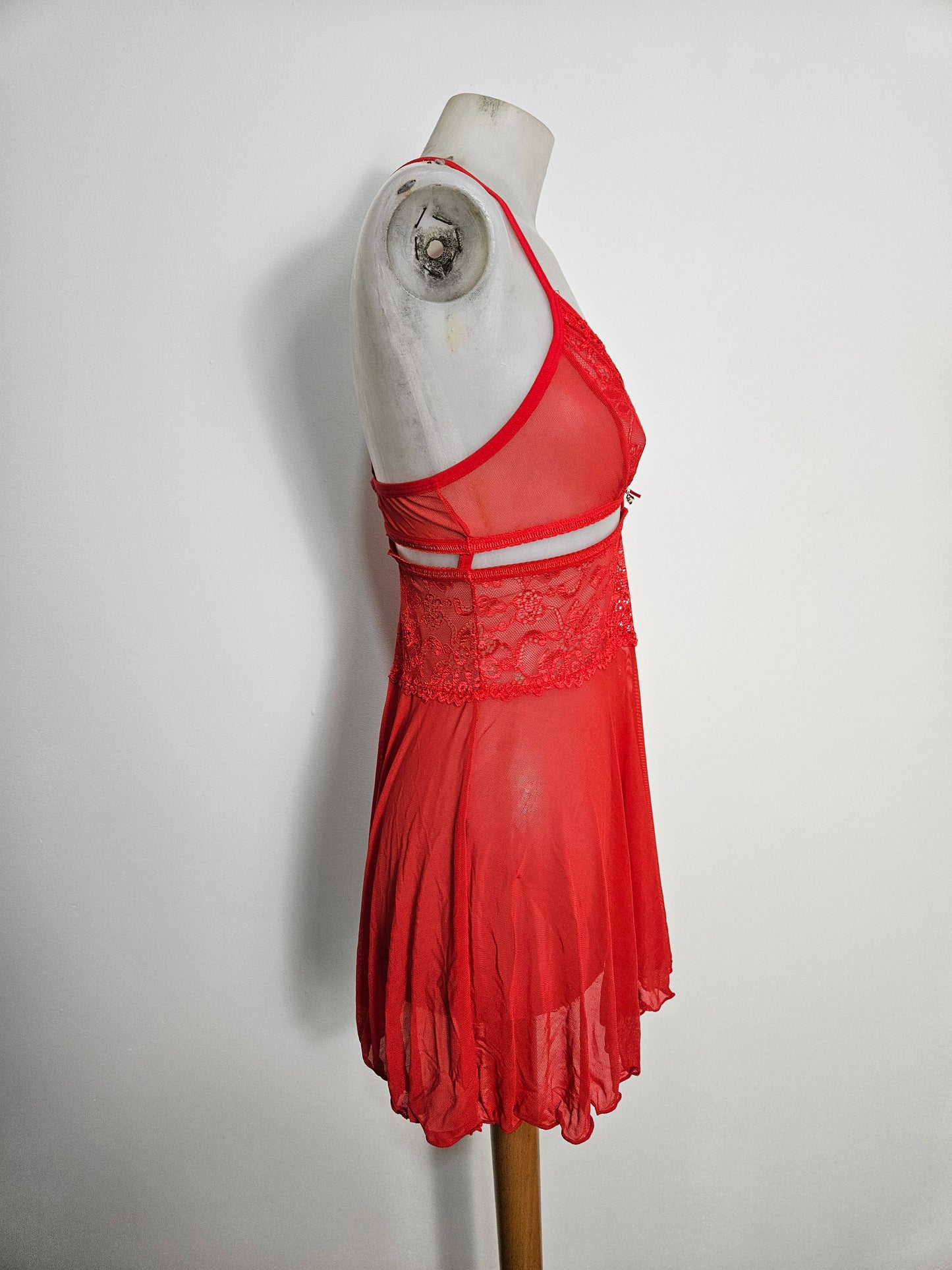 Tunique en voile et dentelle rouge