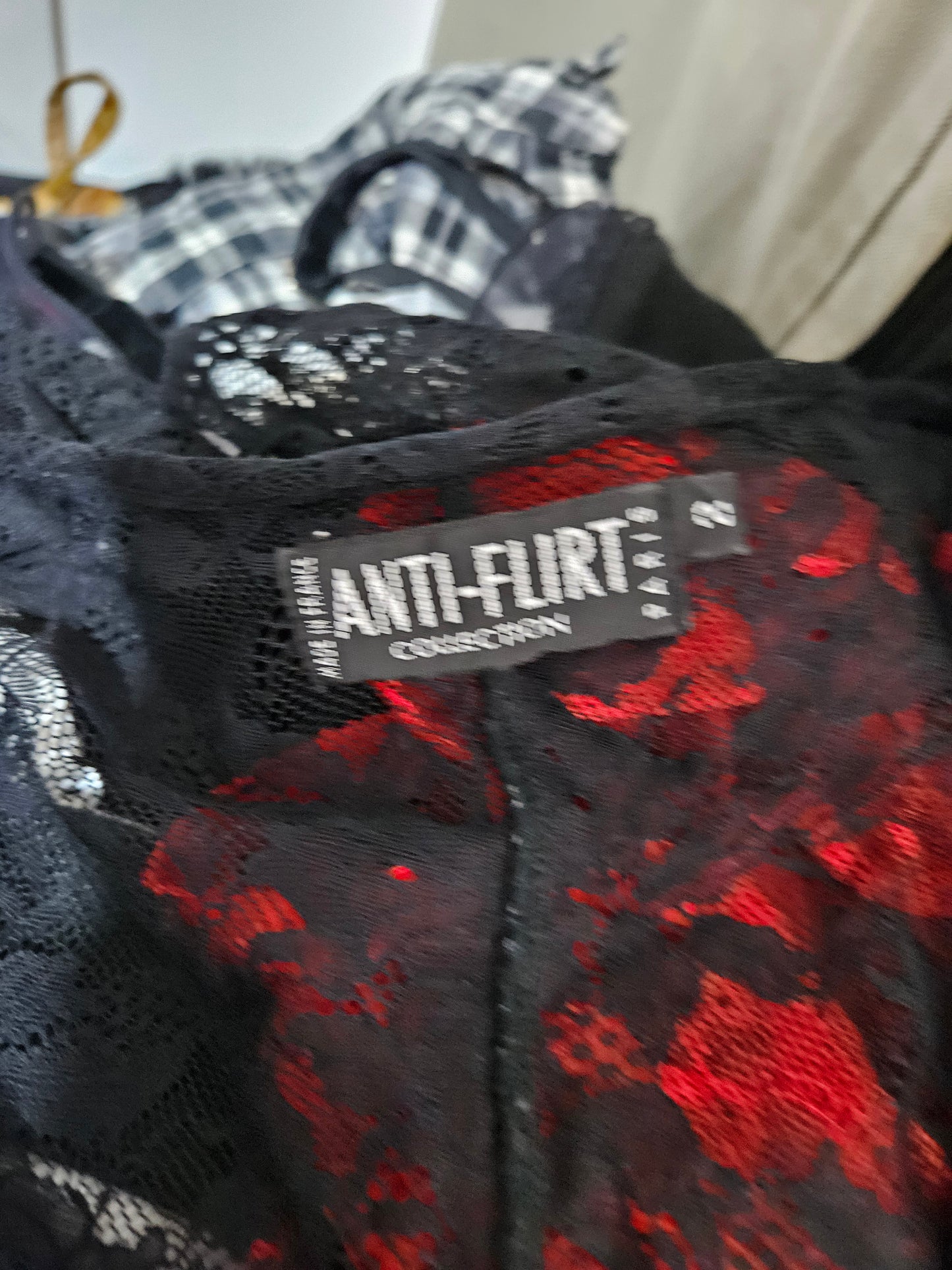 Chemisier en dentelle anti flirt