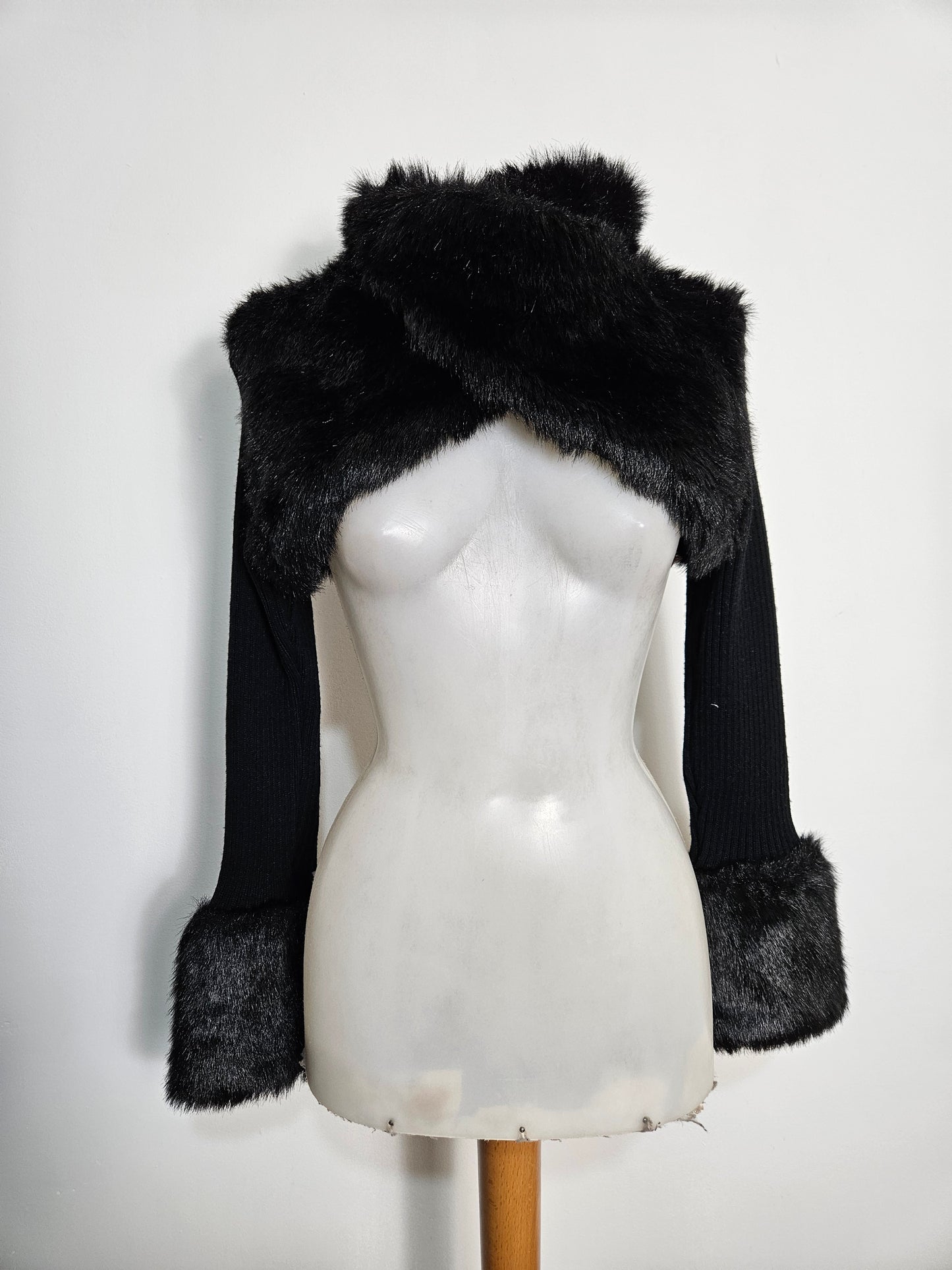 Shrug top en fausse fourrure