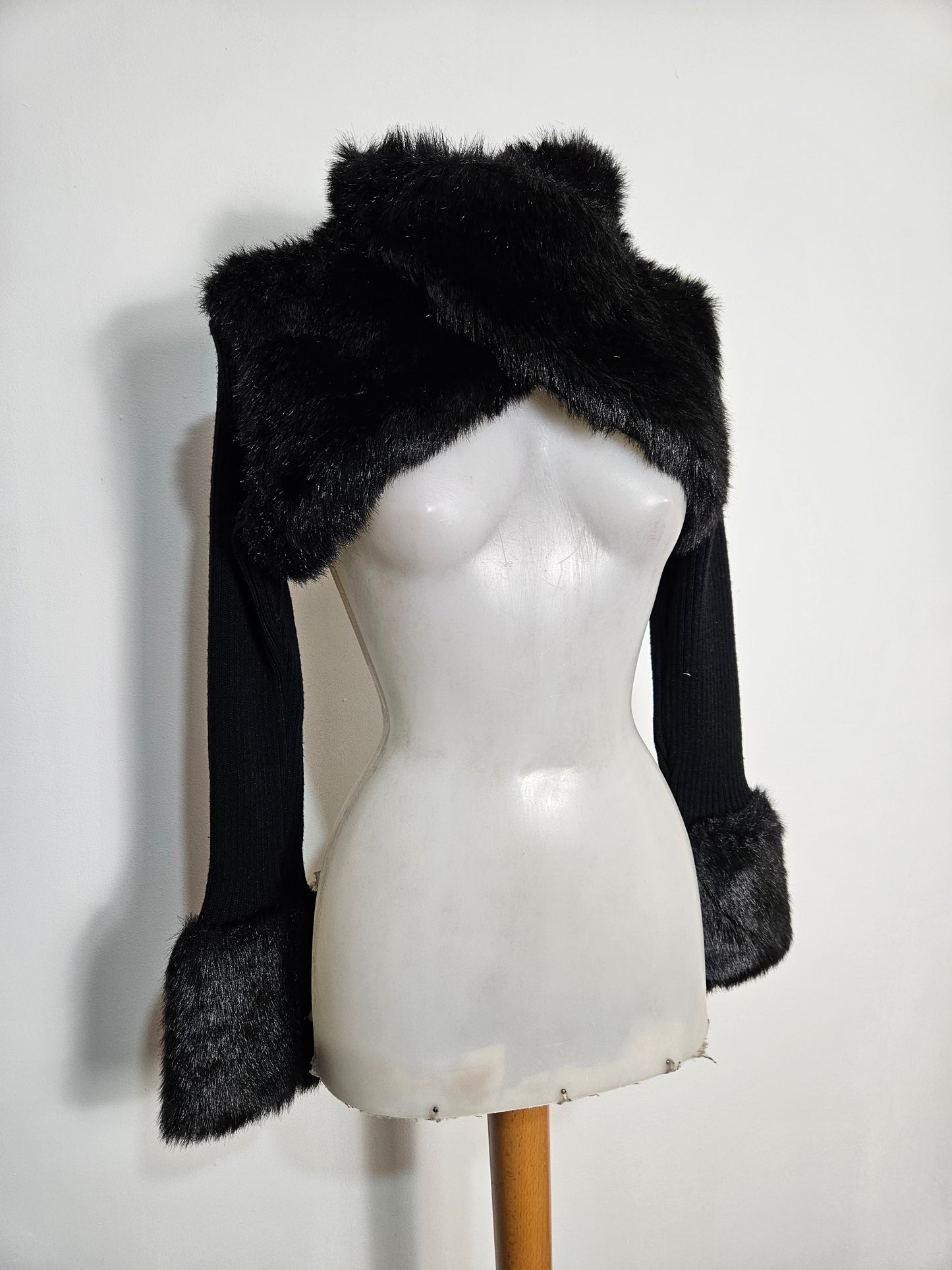 Shrug top en fausse fourrure