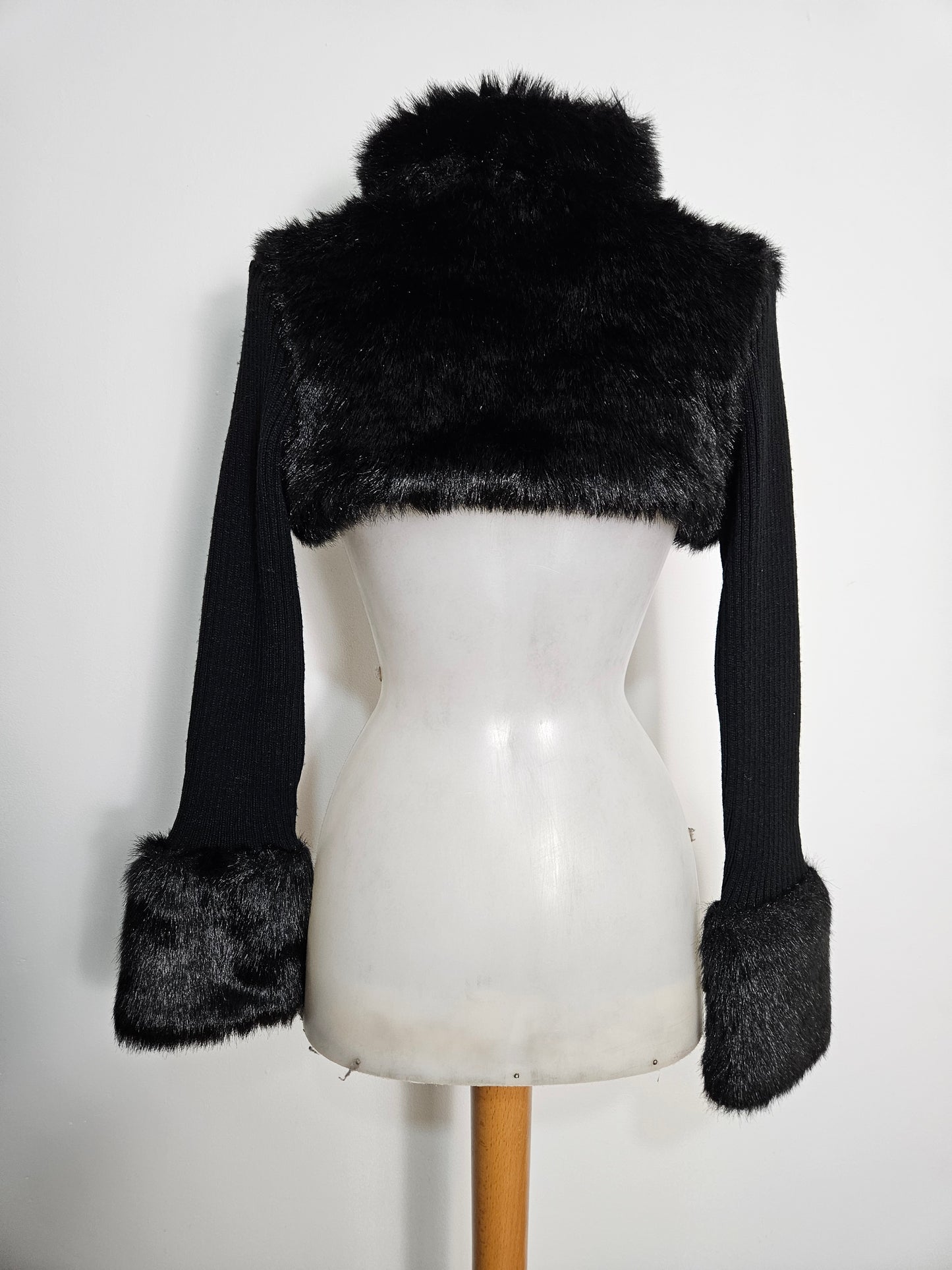 Shrug top en fausse fourrure