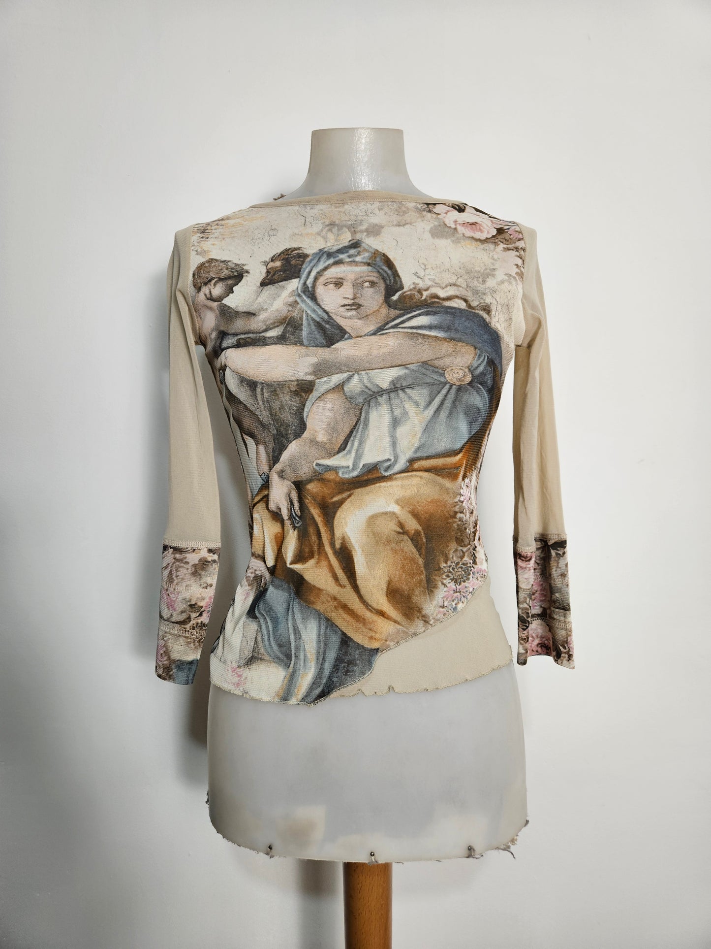 Haut en voile motif renaissance