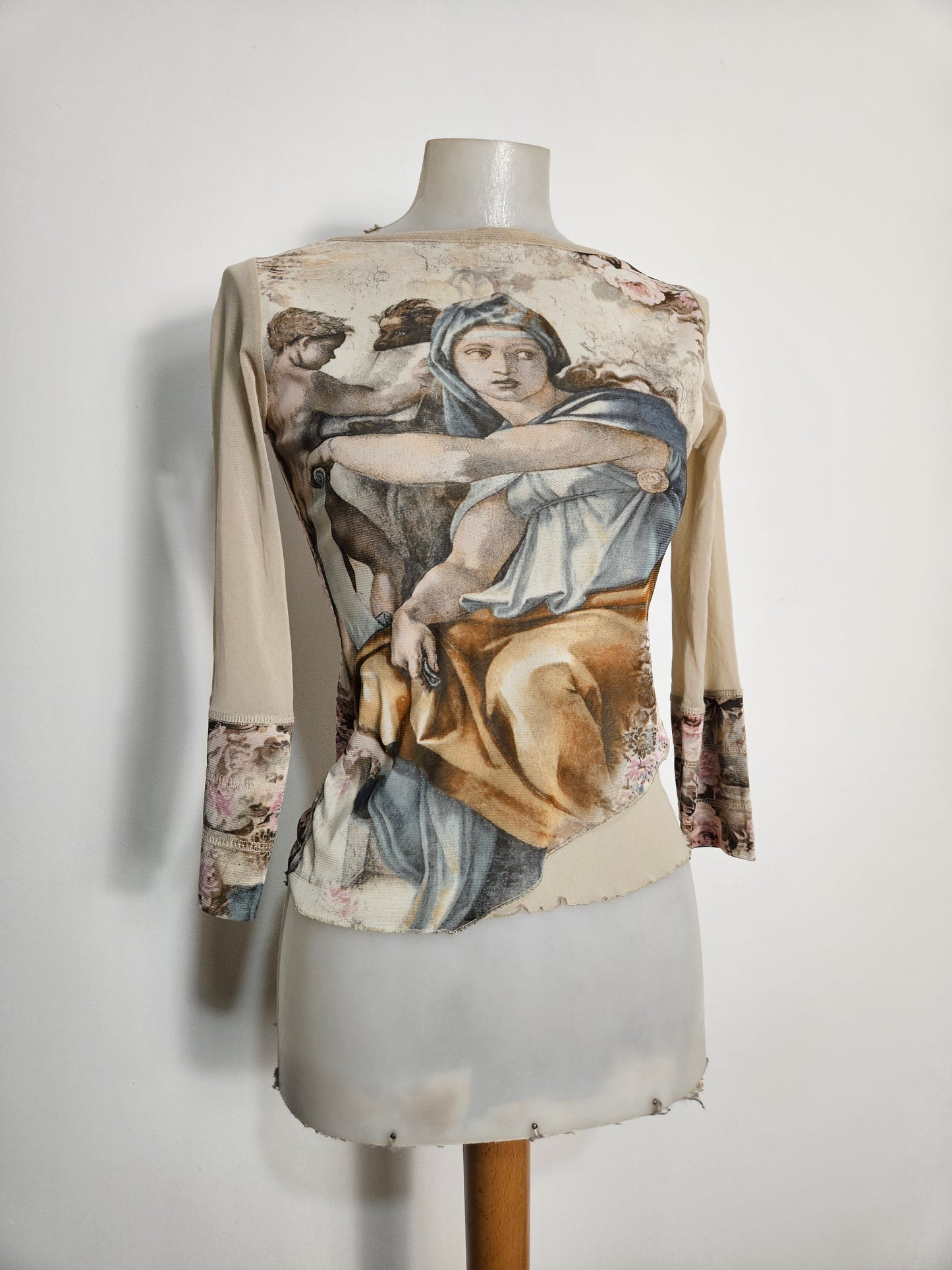 Haut en voile motif renaissance