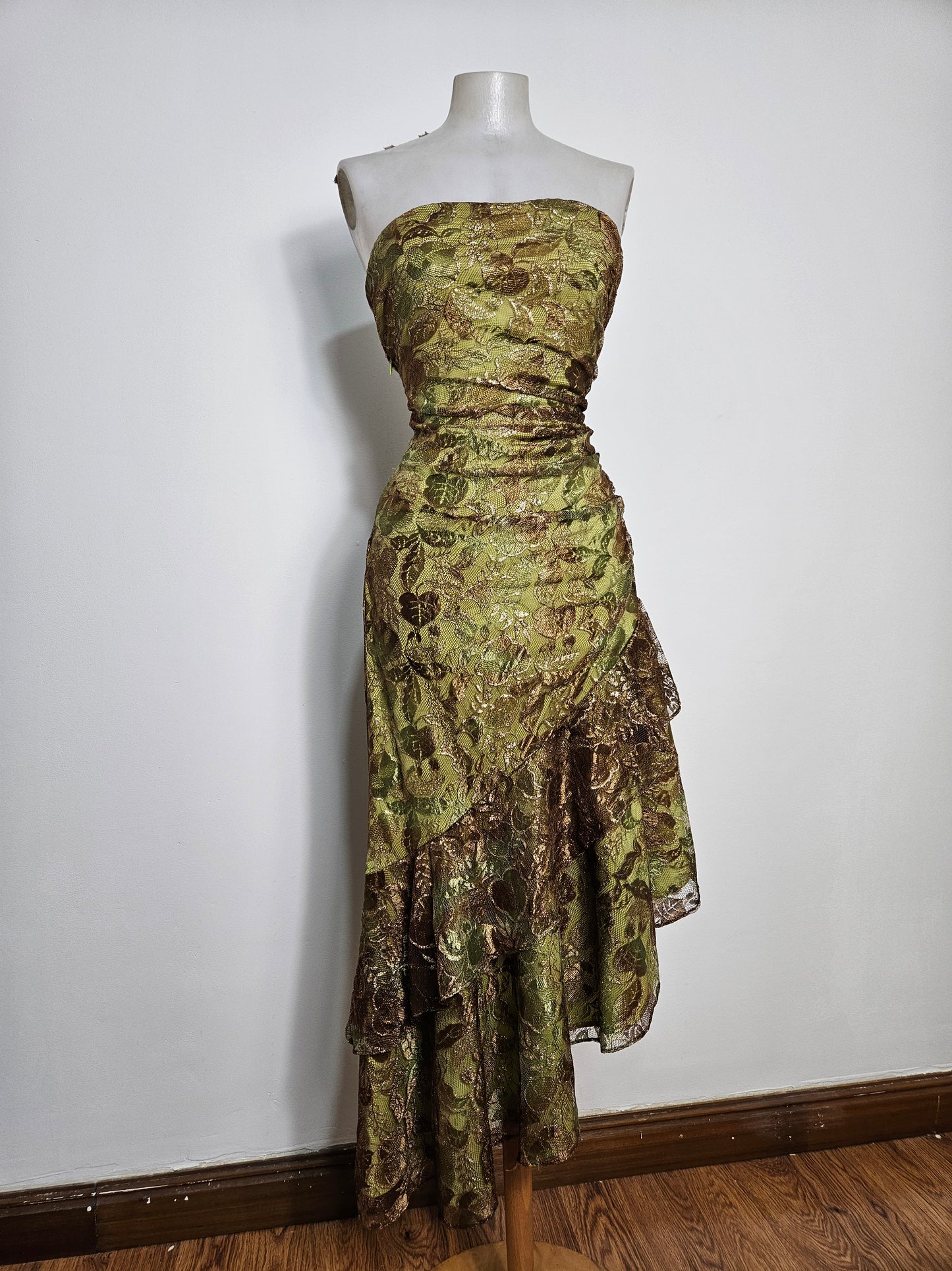 Robe strapless en dentelle verte et marron