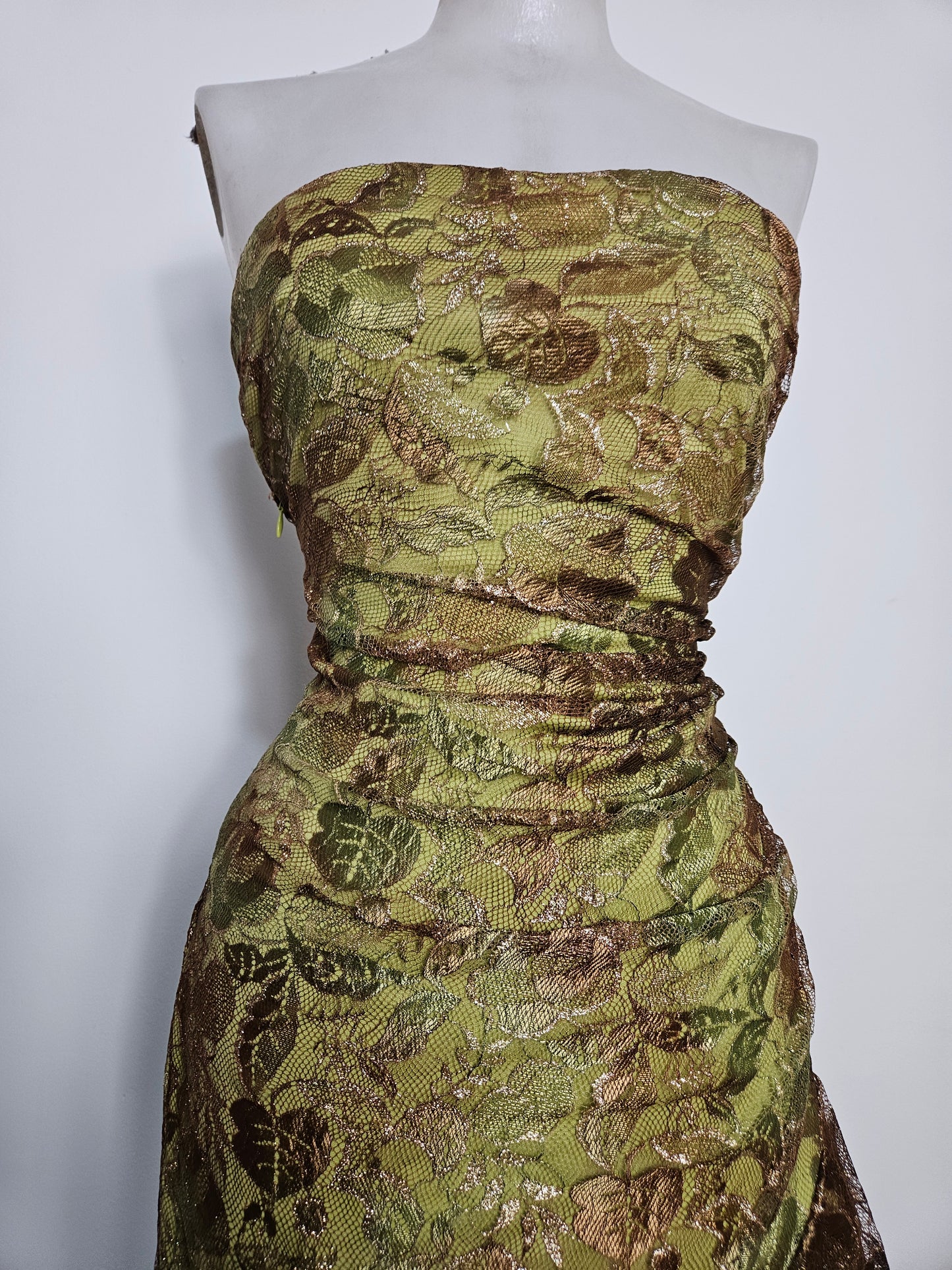 Robe strapless en dentelle verte et marron