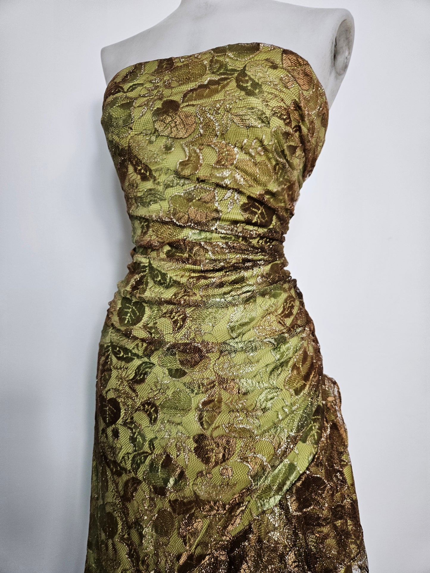 Robe strapless en dentelle verte et marron