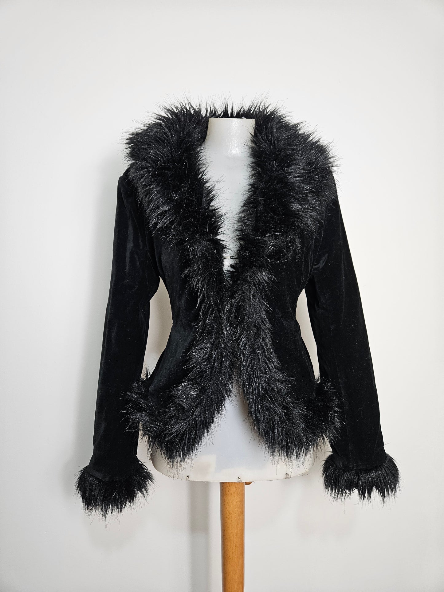 Manteau court velours et fausse fourrure