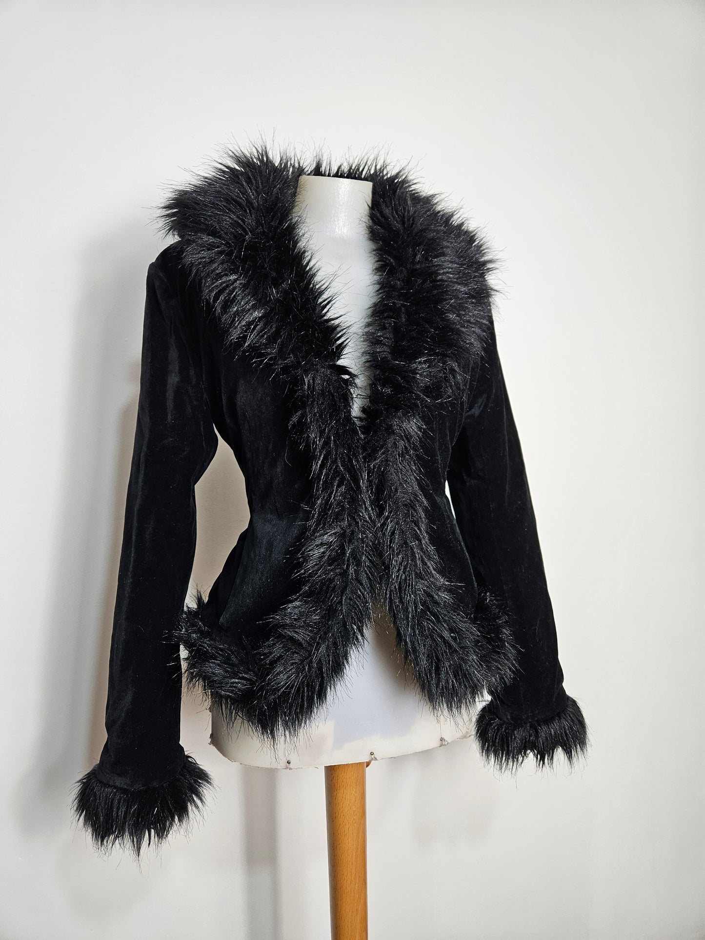 Manteau court velours et fausse fourrure