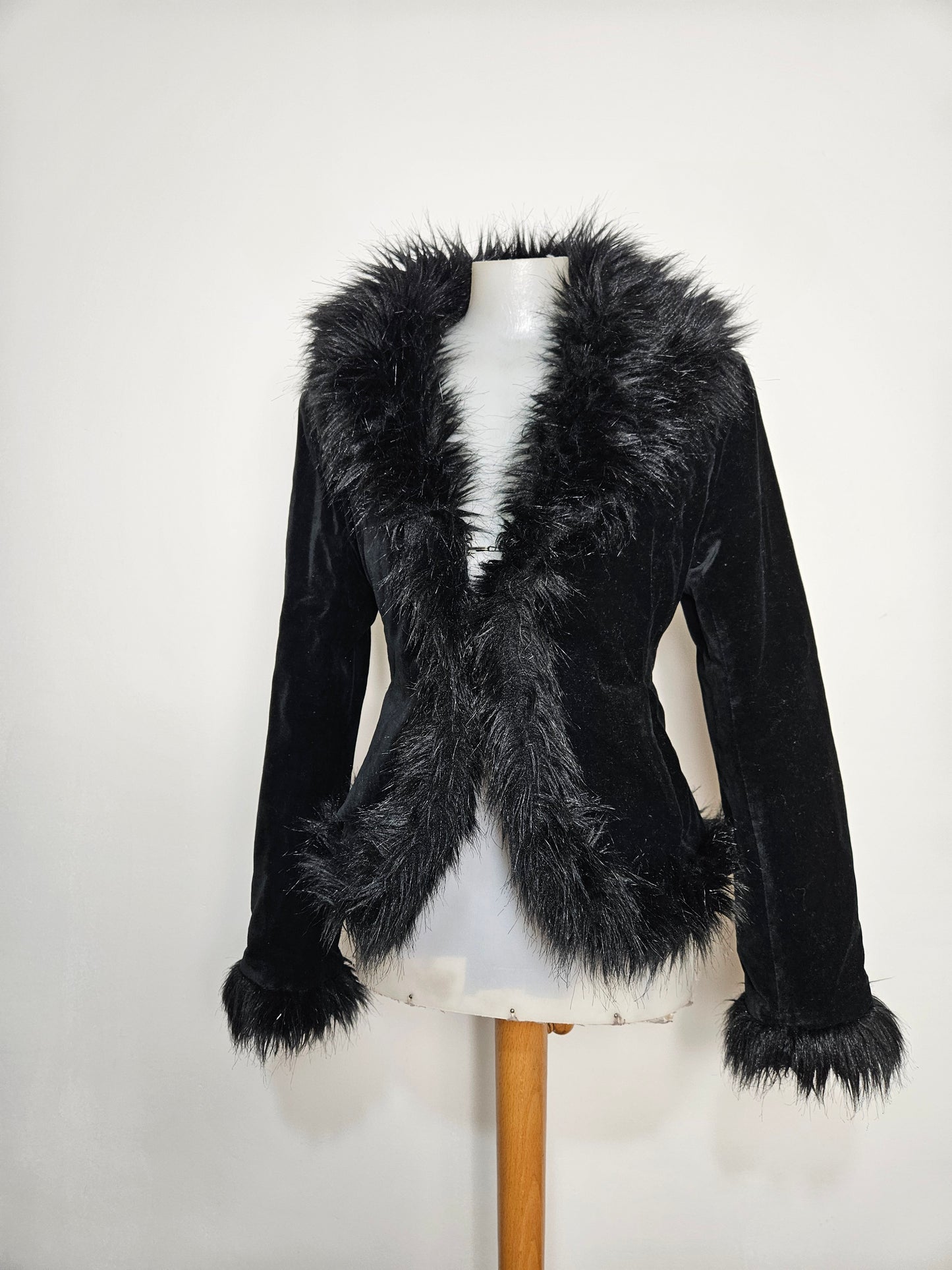 Manteau court velours et fausse fourrure