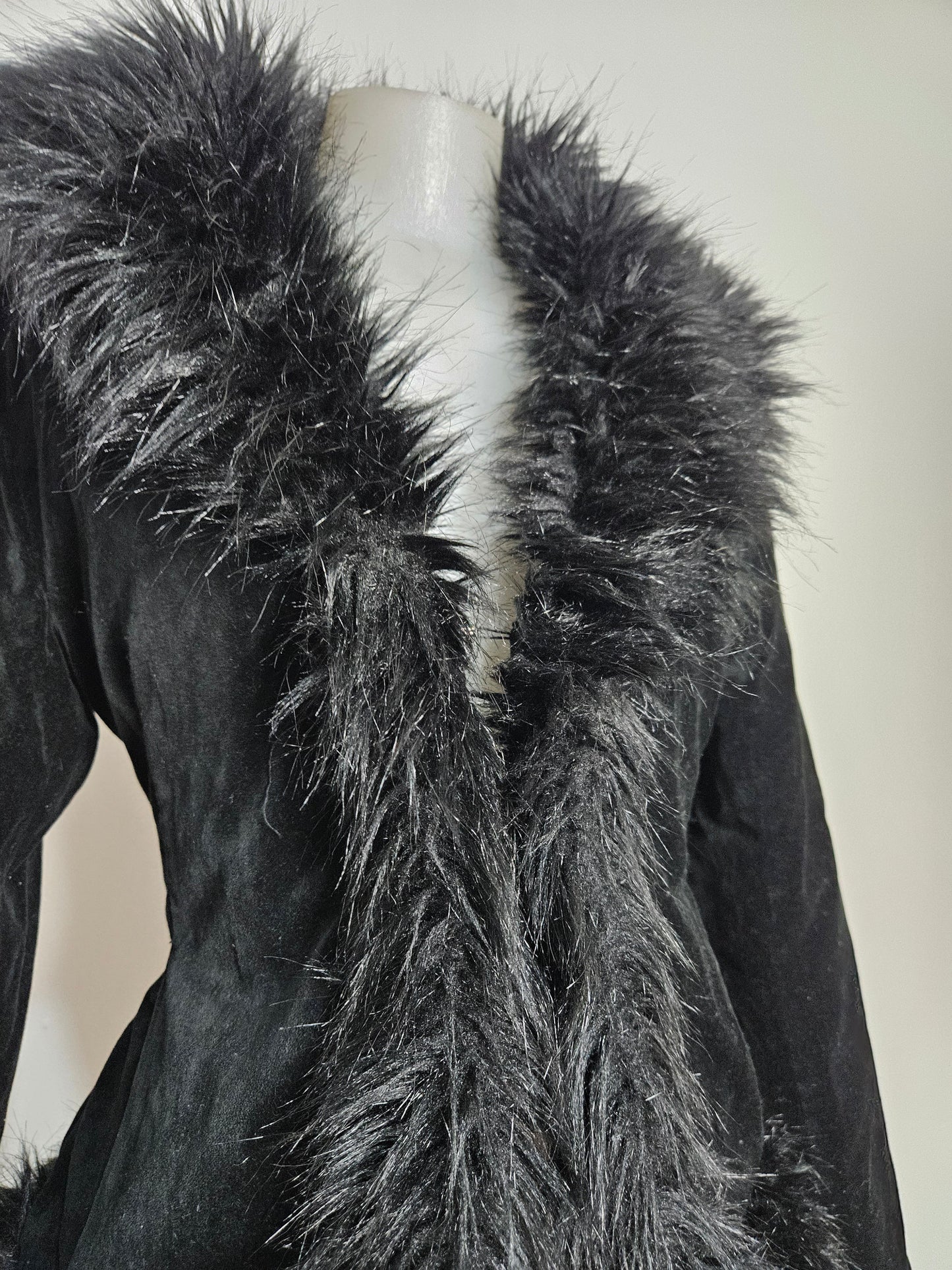 Manteau court velours et fausse fourrure