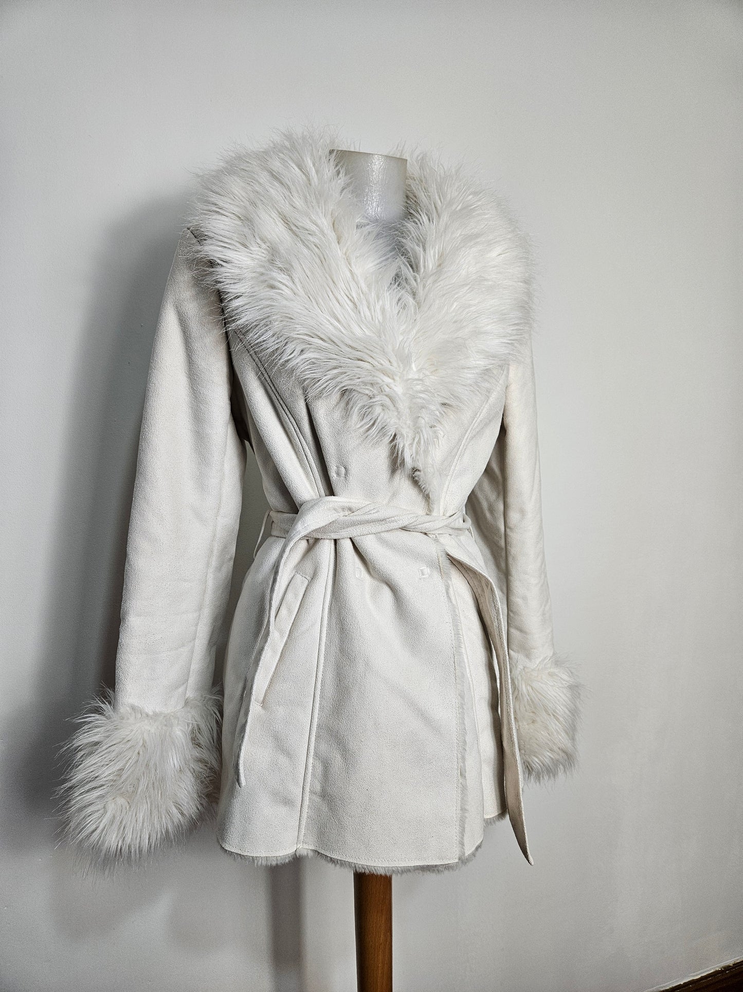 Manteau blanc col fausse fourrure