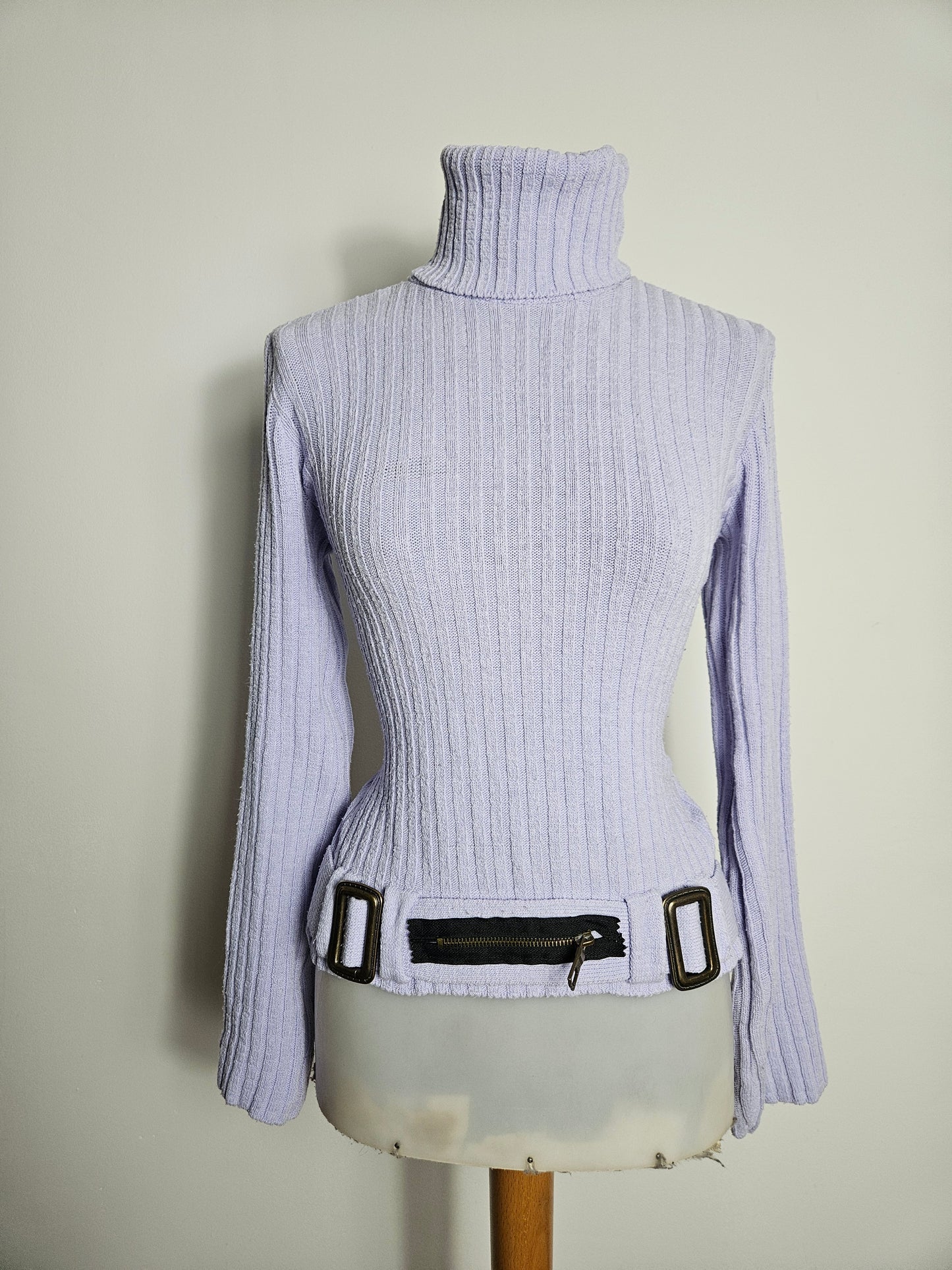 Pull côtelé effet ceinture