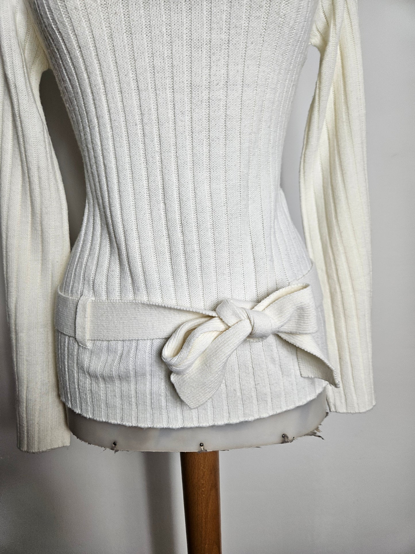 Pull côtelé blanc avec ceinture