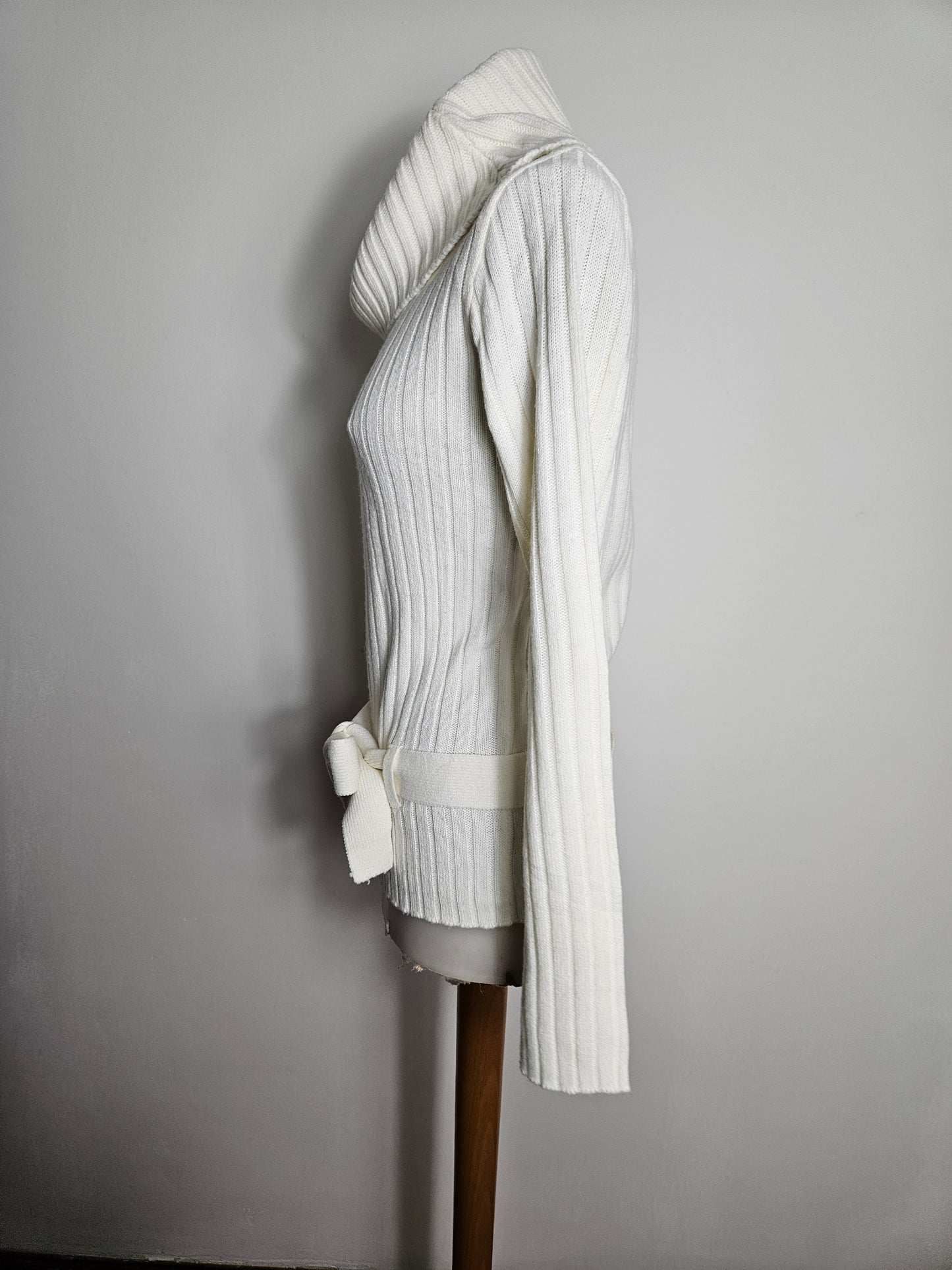 Pull côtelé blanc avec ceinture
