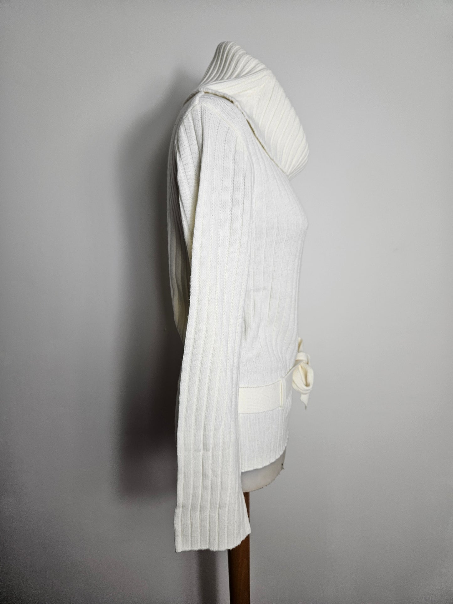 Pull côtelé blanc avec ceinture