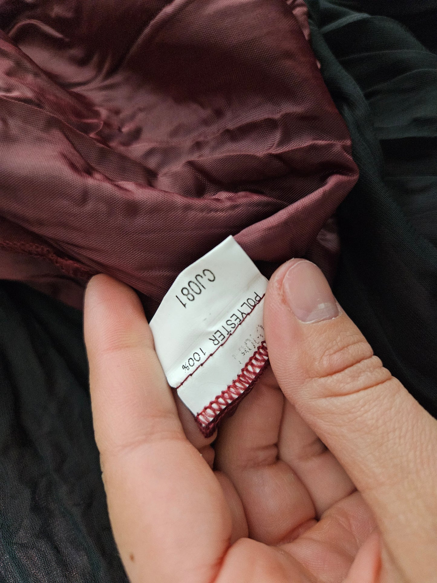Jupe asymétrique en voile noir fond bordeaux