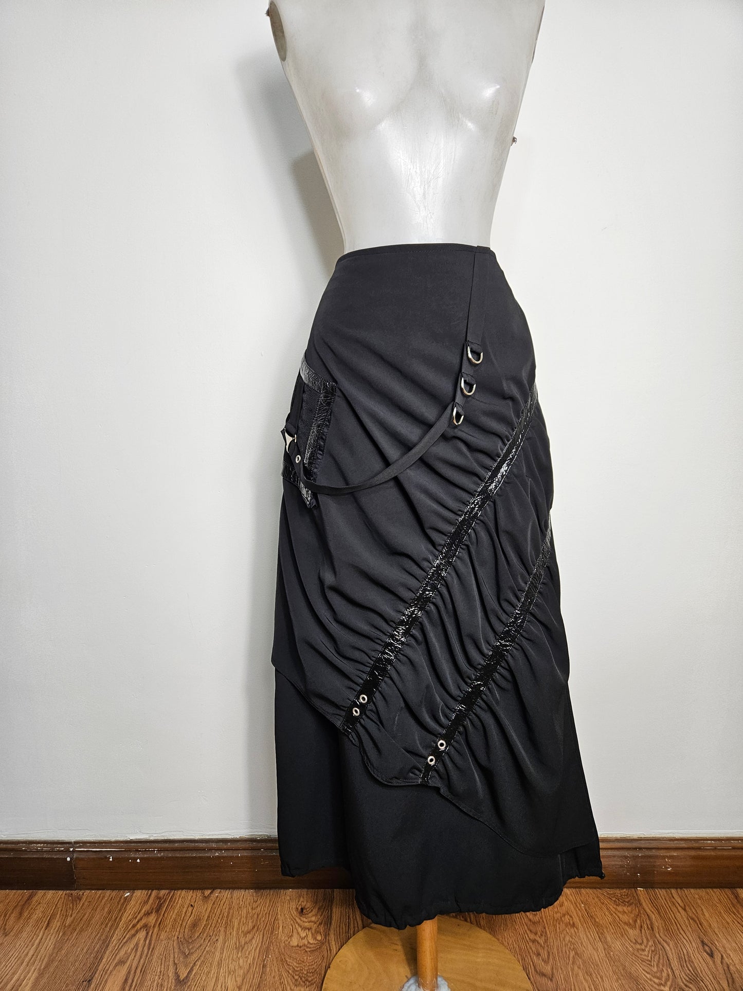 Jupe noire à sangle