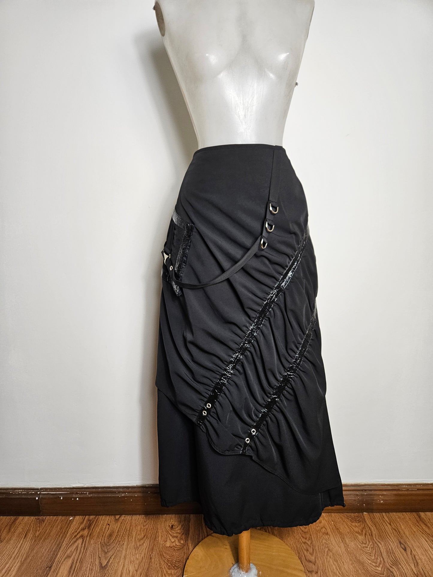 Jupe noire à sangle