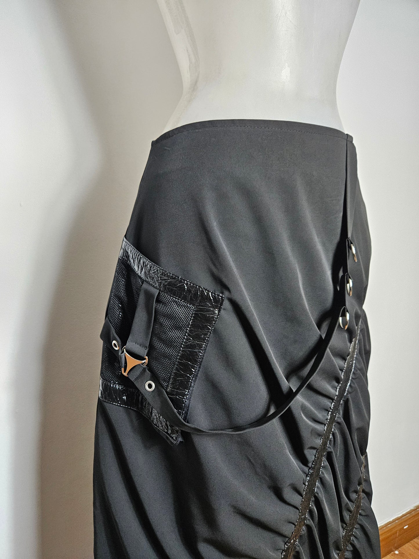 Jupe noire à sangle