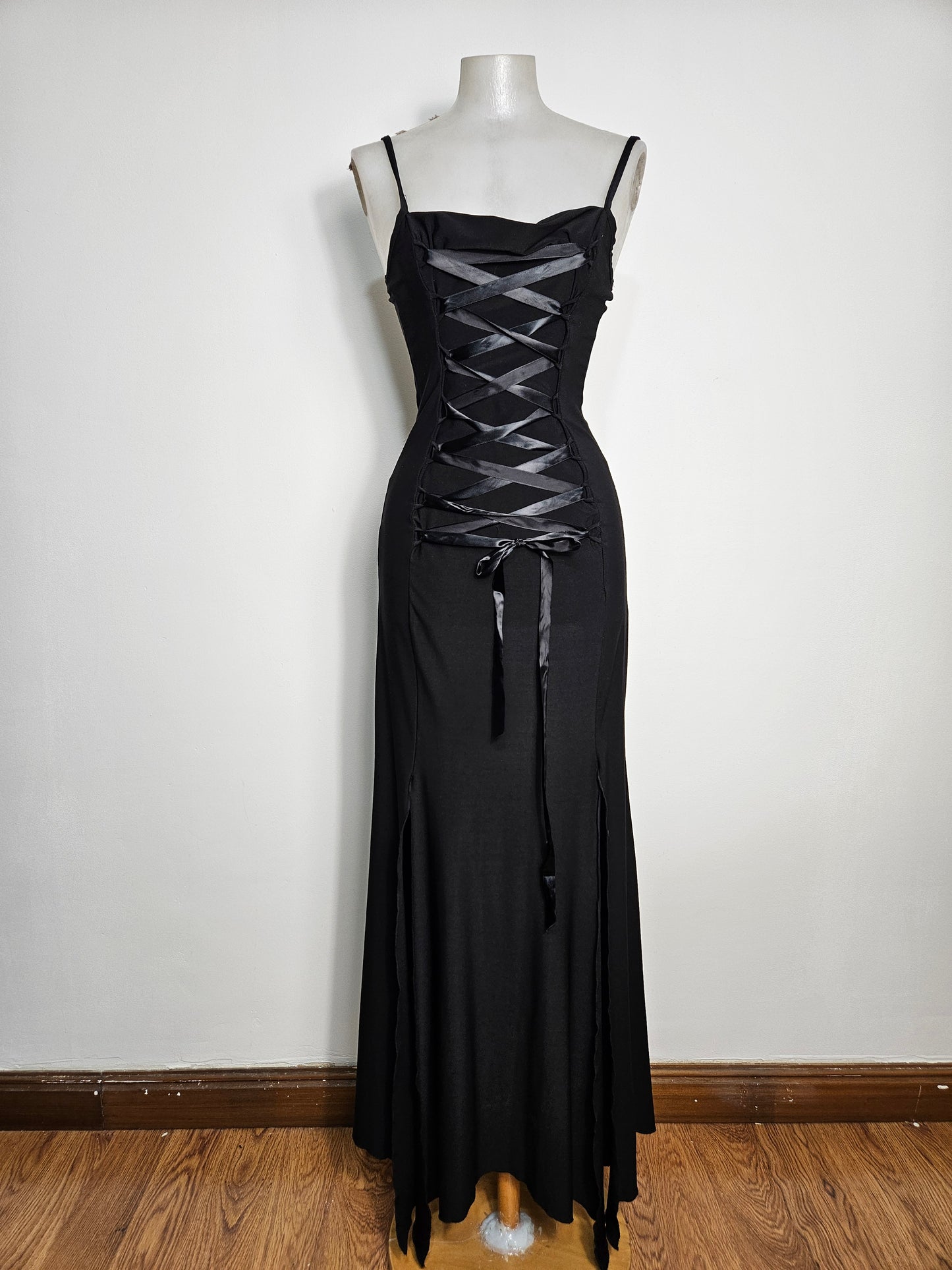 Maxi robe noire à laçage