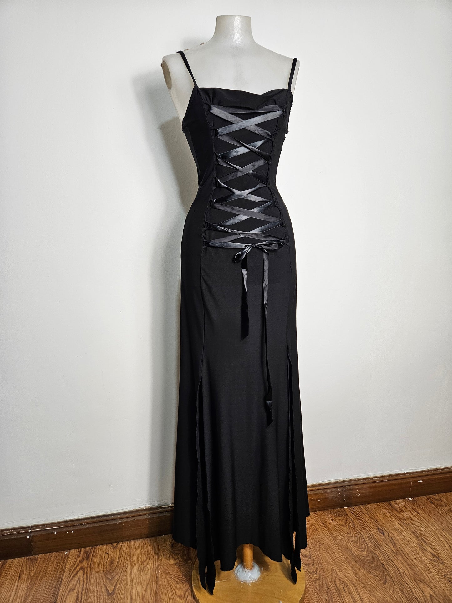 Maxi robe noire à laçage