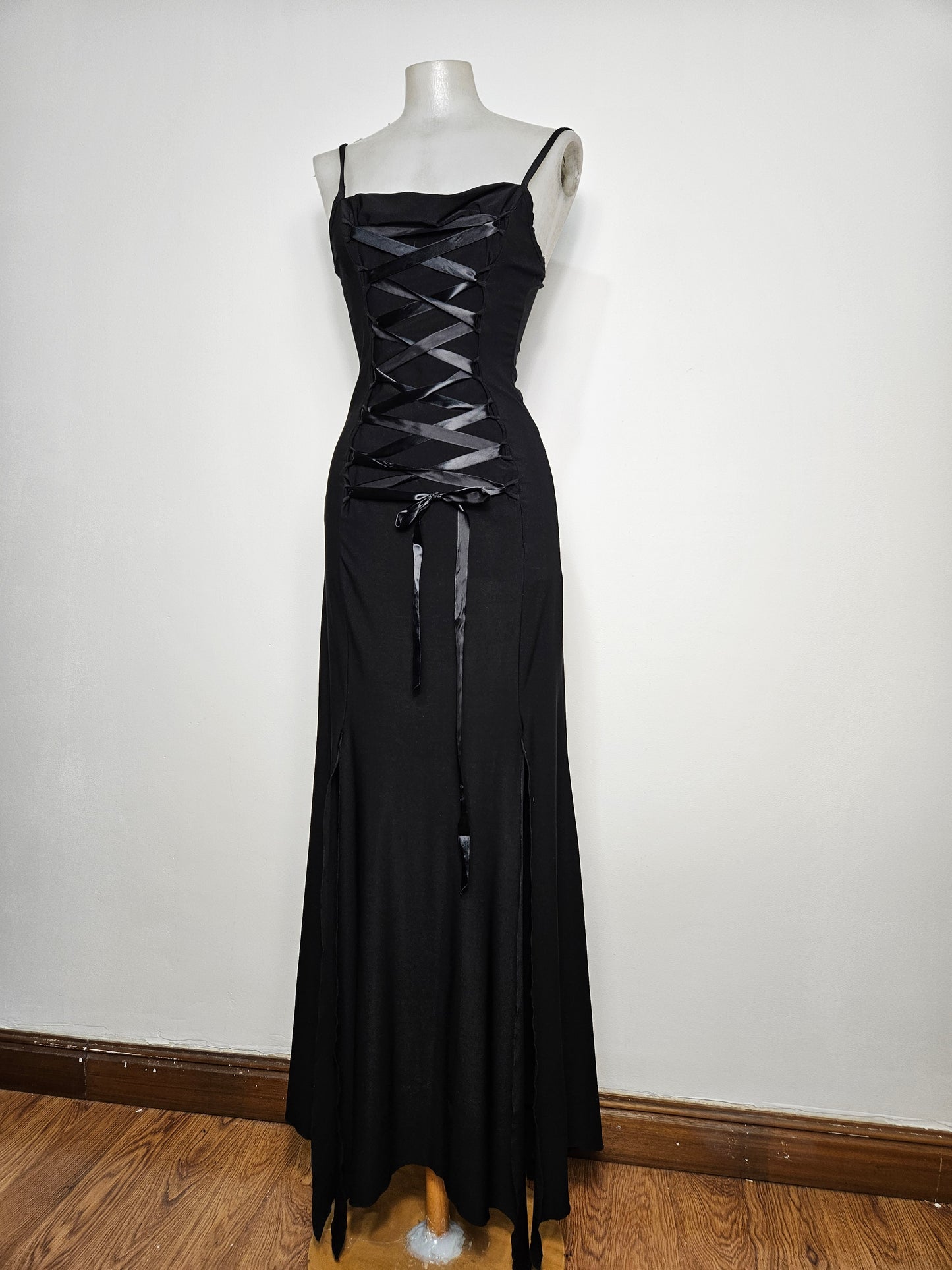 Maxi robe noire à laçage