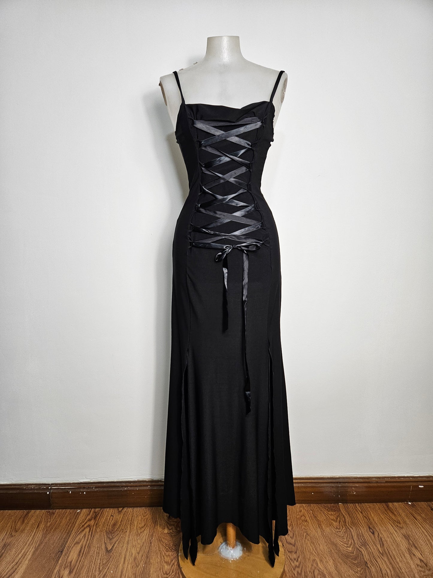 Maxi robe noire à laçage