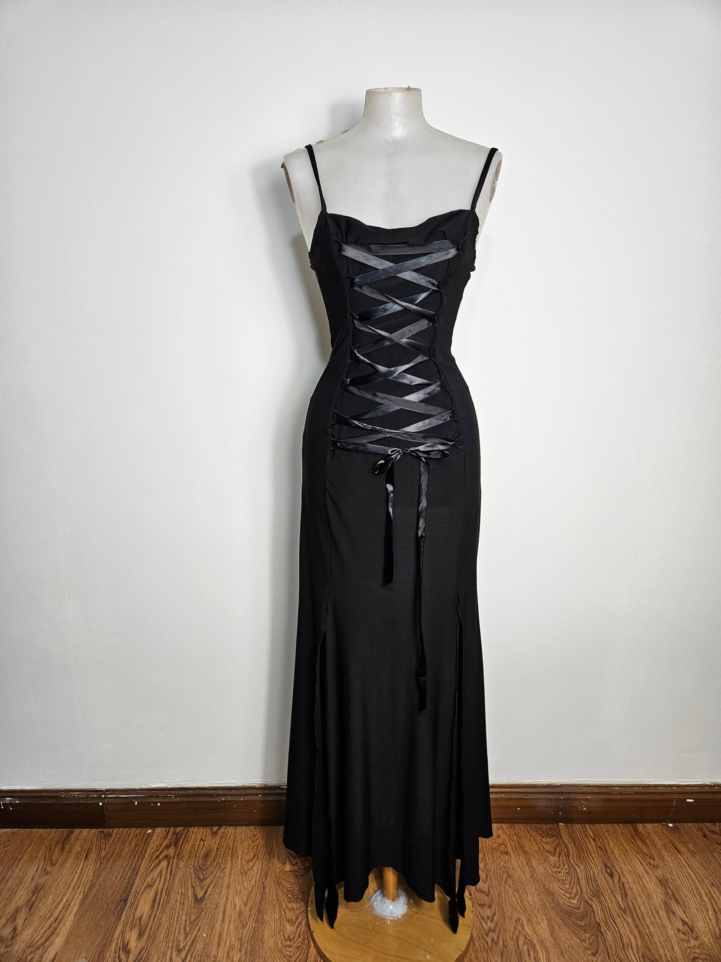 Maxi robe noire à laçage