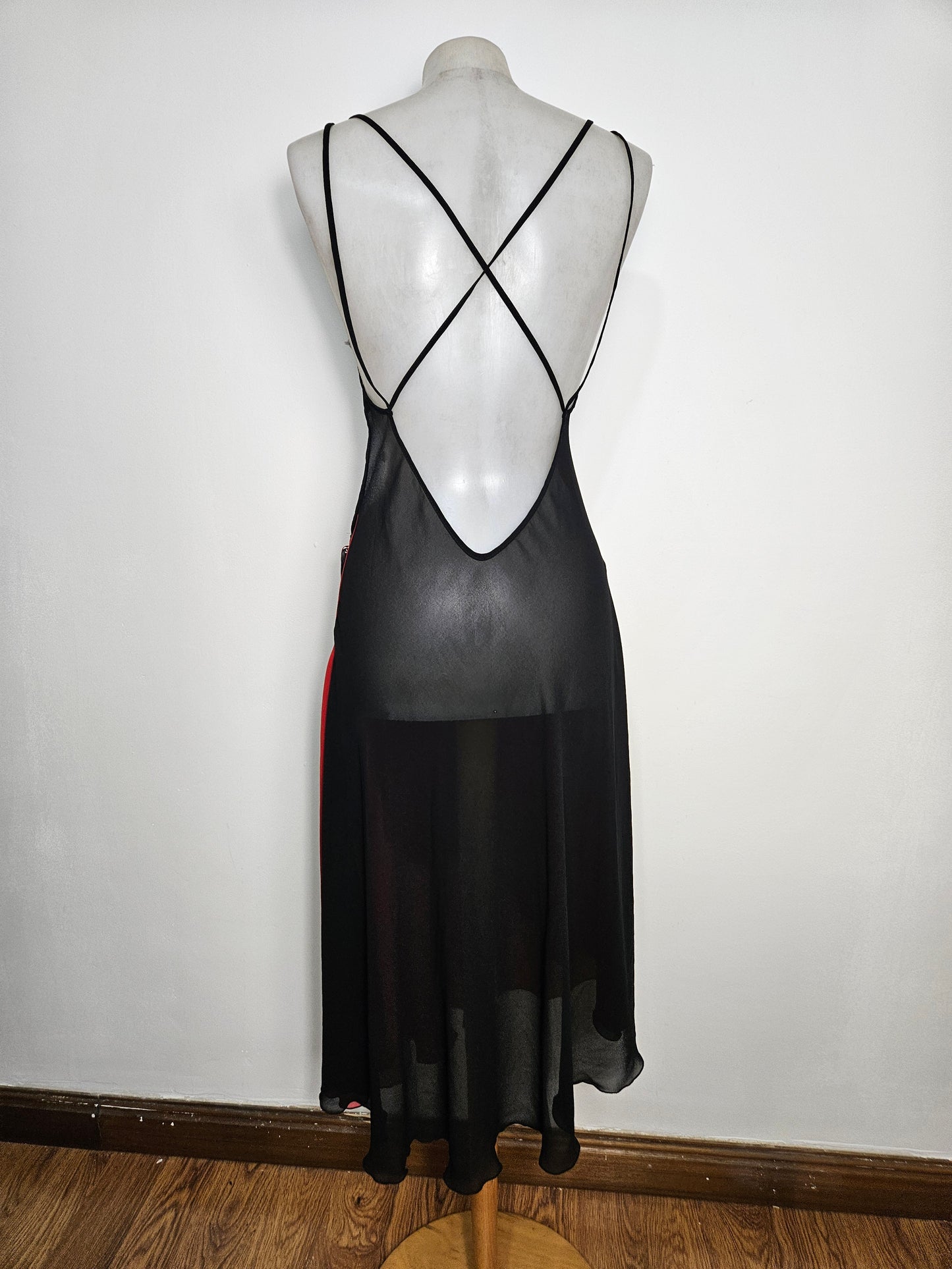 Robe en voile rouge et noire