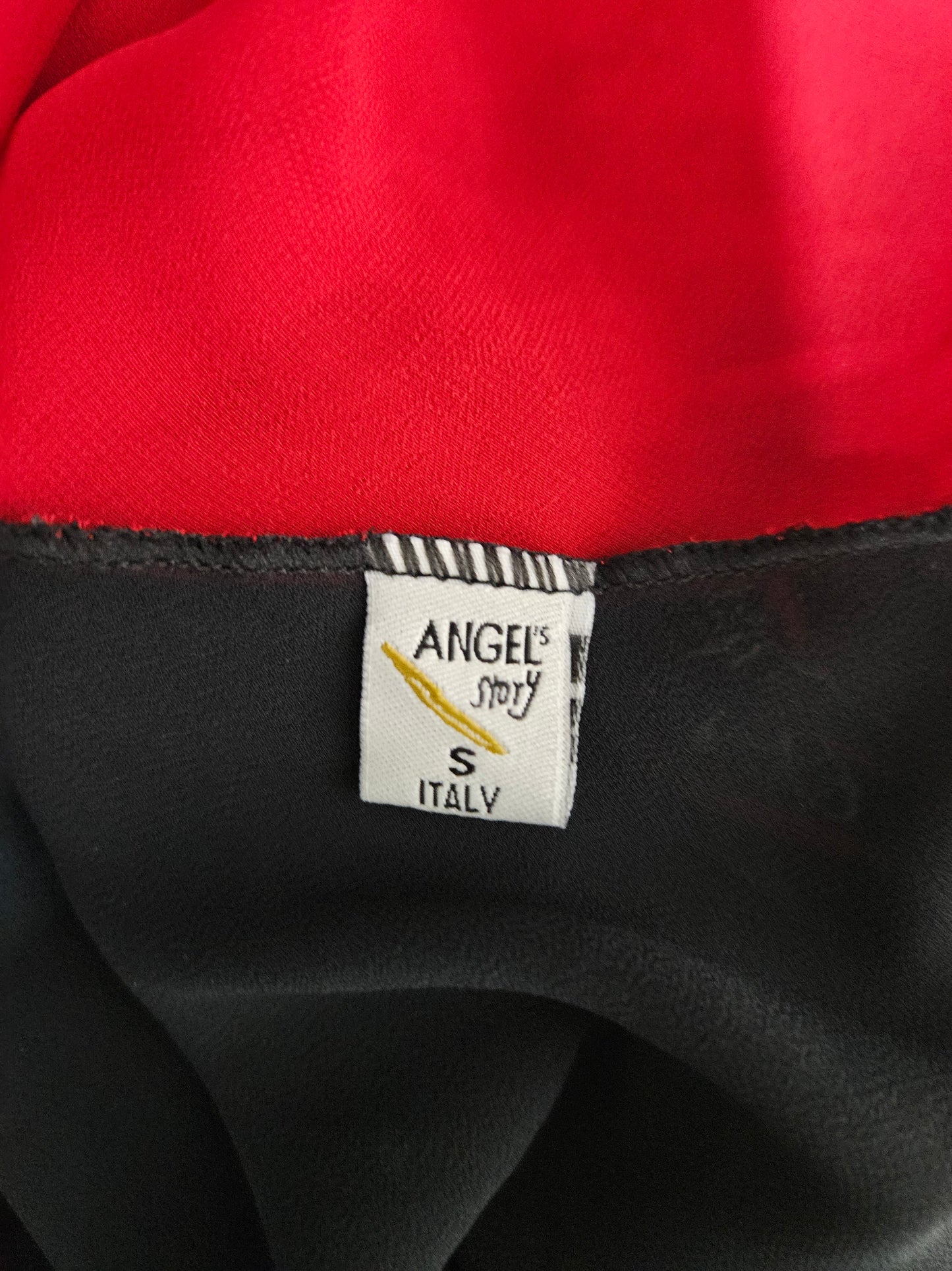 Robe en voile rouge et noire