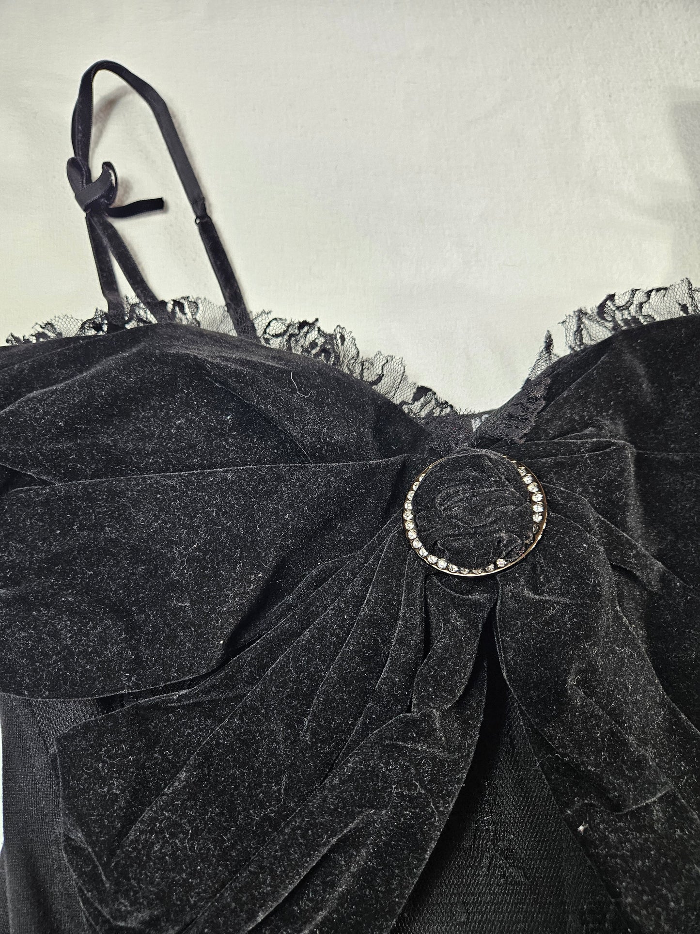 Bustier noir velours, dentelle et strass