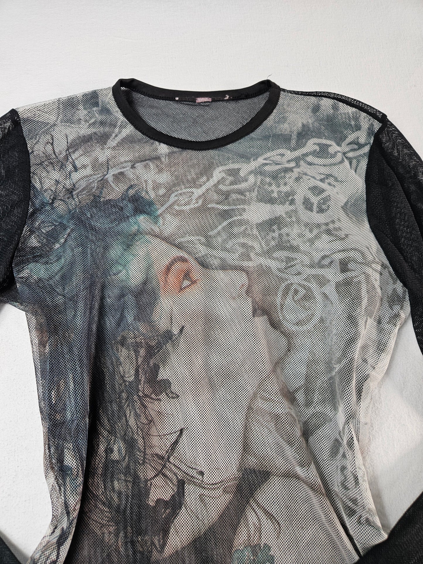 Haut en voile et résille fine