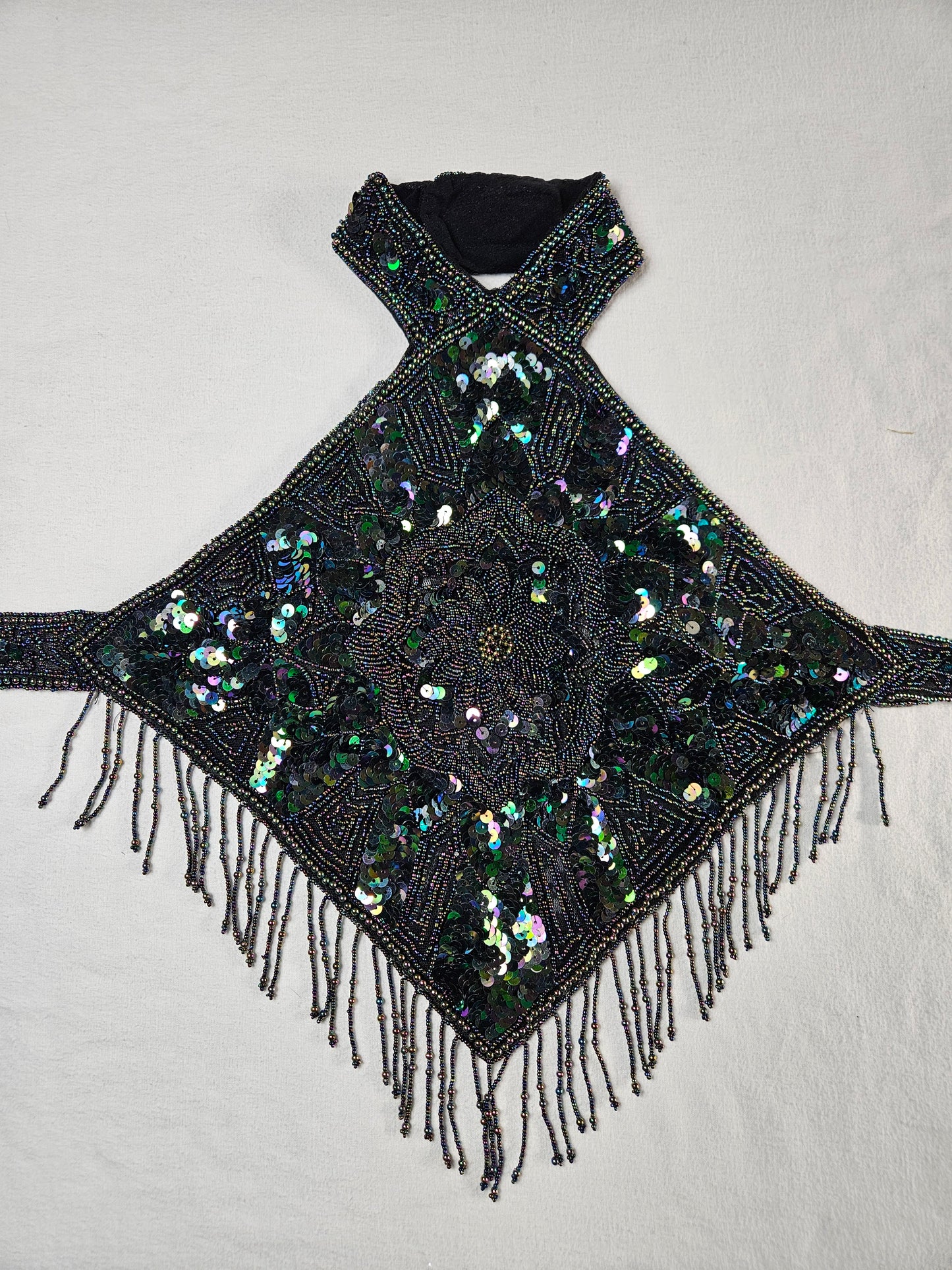 Dos nu brodé de sequins noir et vert