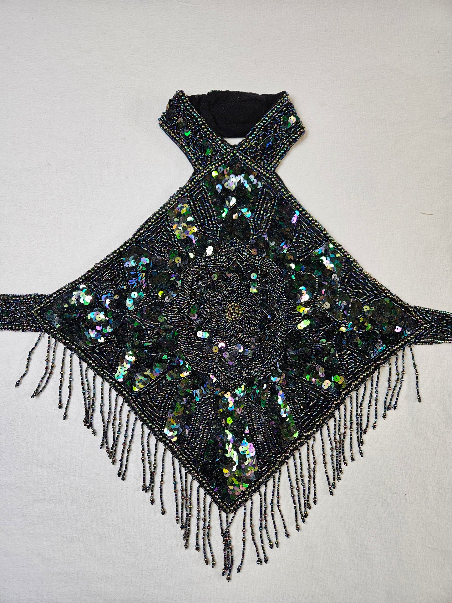 Dos nu brodé de sequins noir et vert