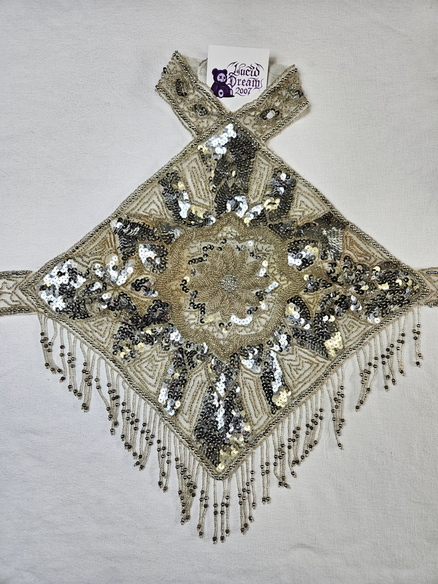 Haut dos nu brodé blanc et argenté