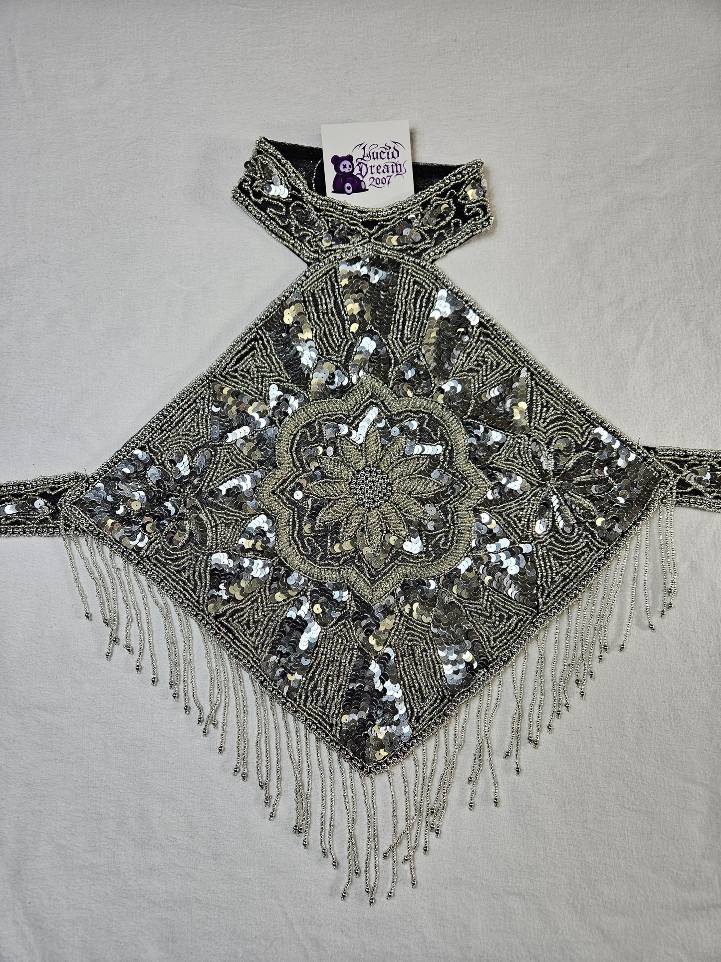 Haut dos nu brodé argenté