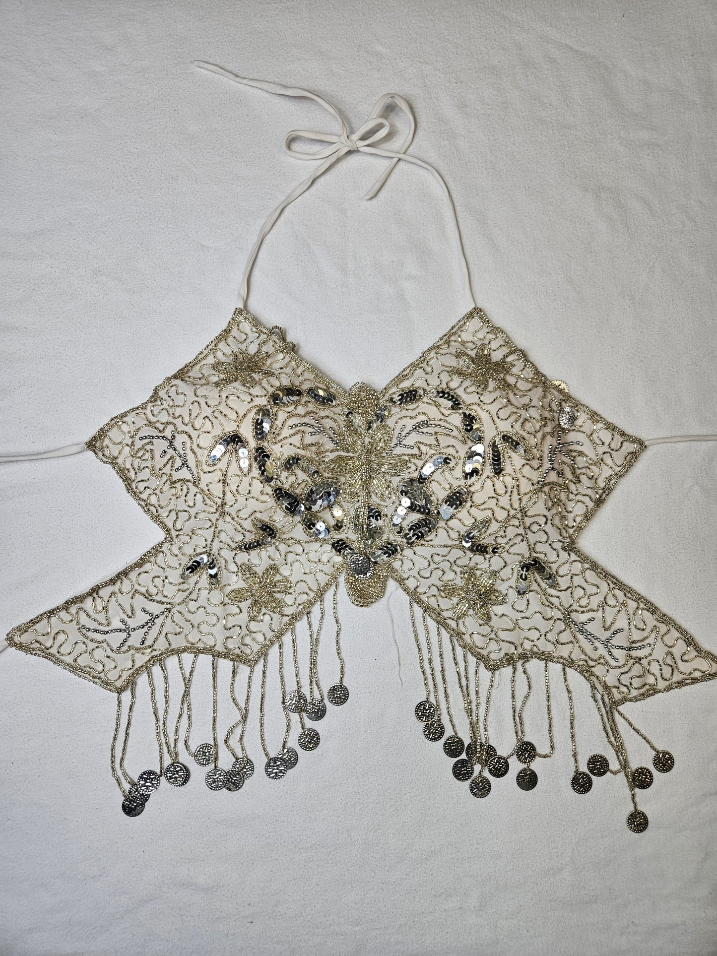 Dos nu papillon brodé blanc et argent