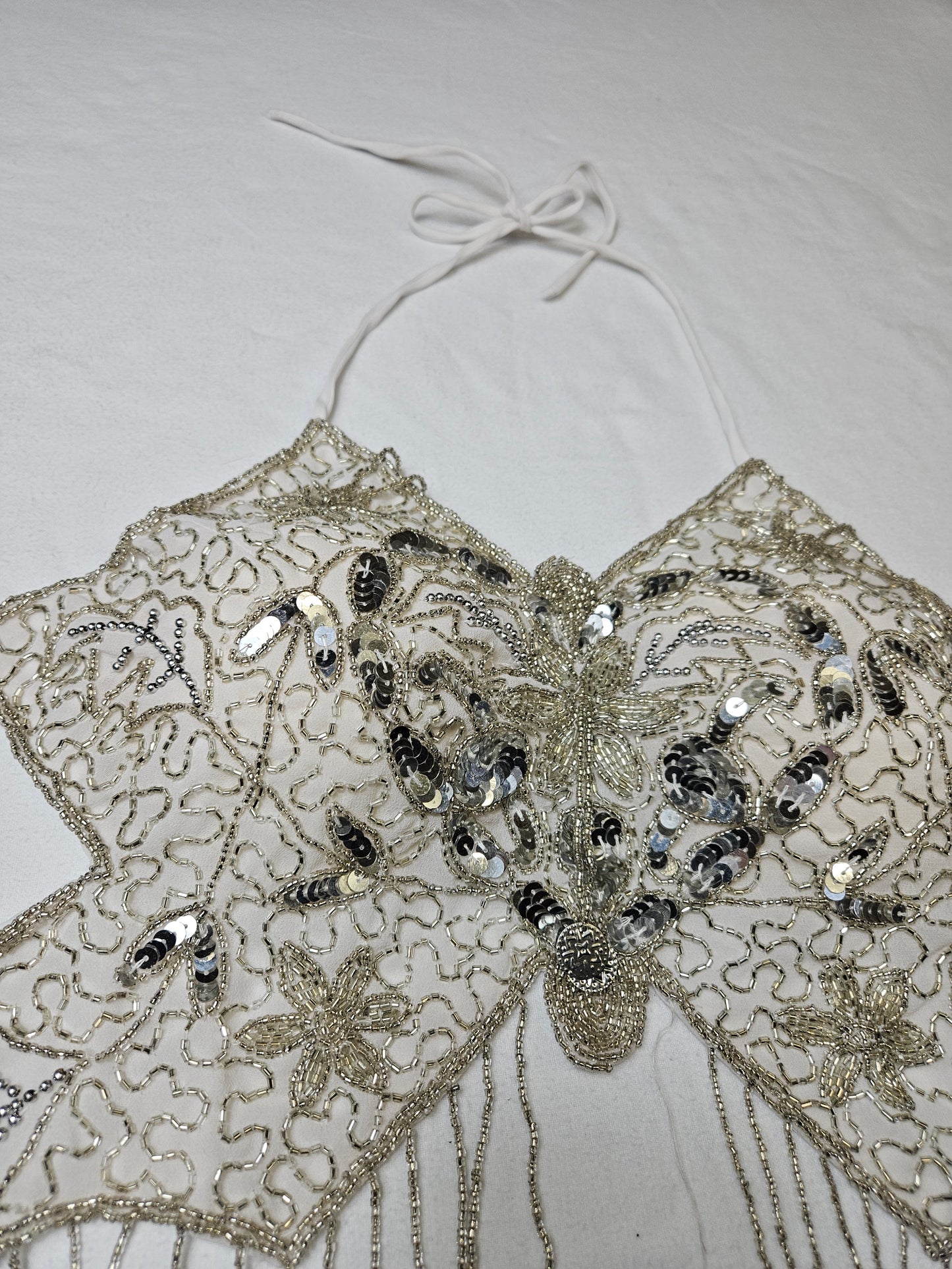 Dos nu papillon brodé blanc et argent