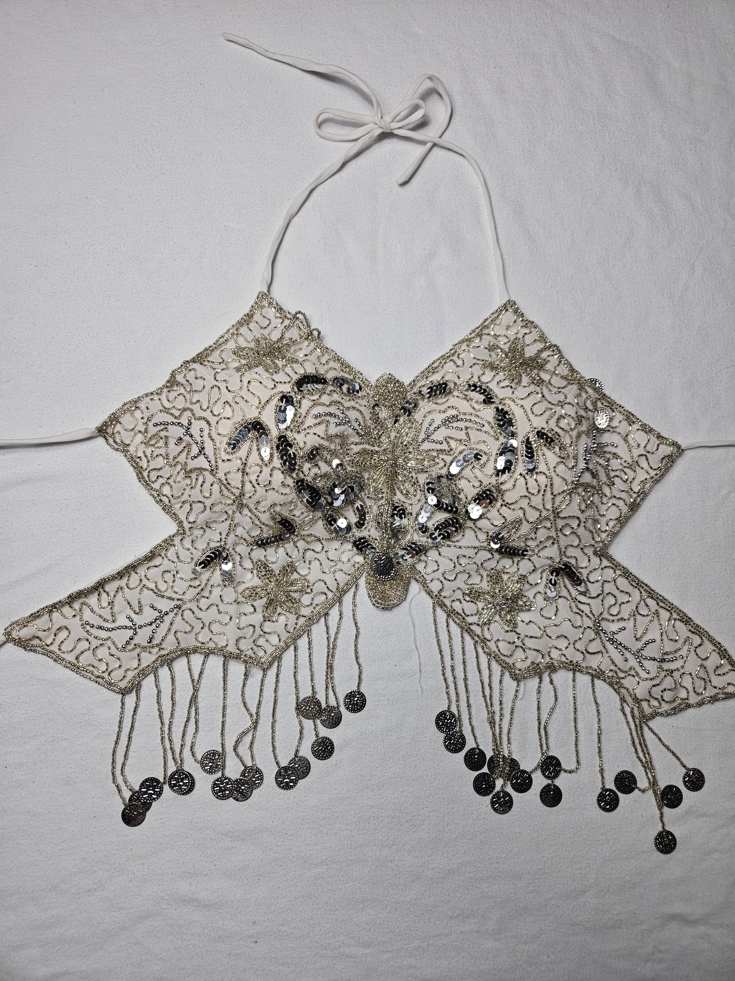 Dos nu papillon brodé blanc et argent