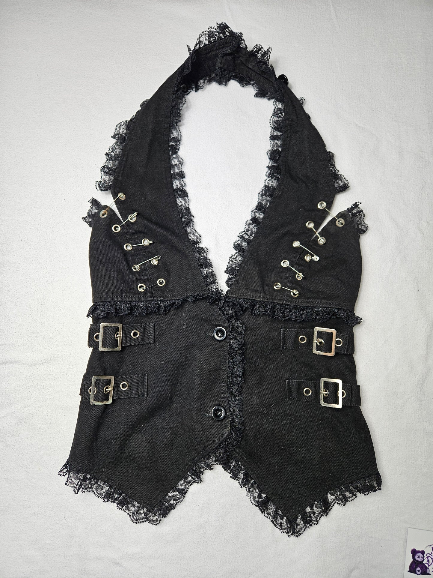 Haut dos nu avec safety pins