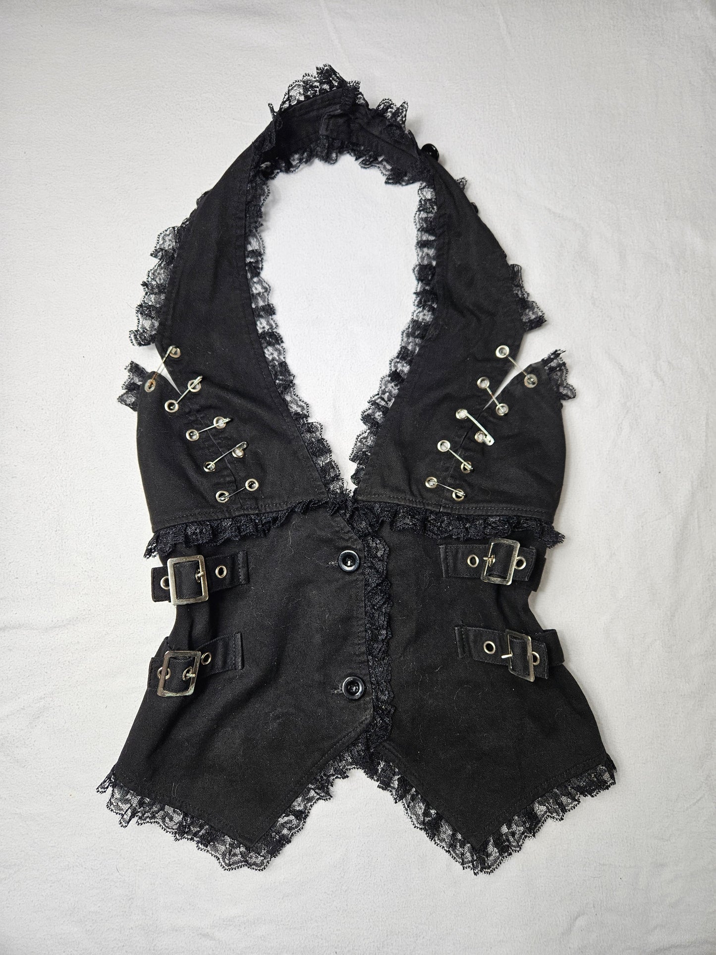 Haut dos nu avec safety pins