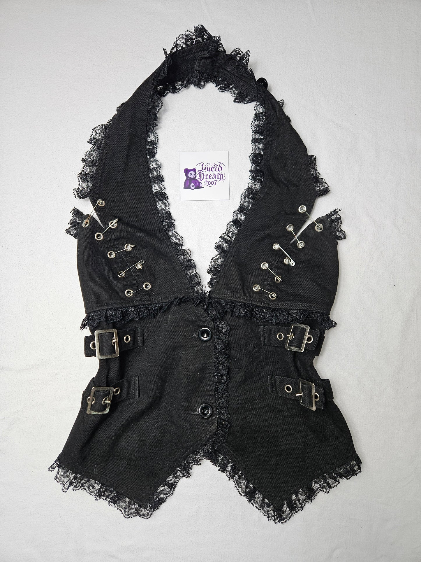 Haut dos nu avec safety pins