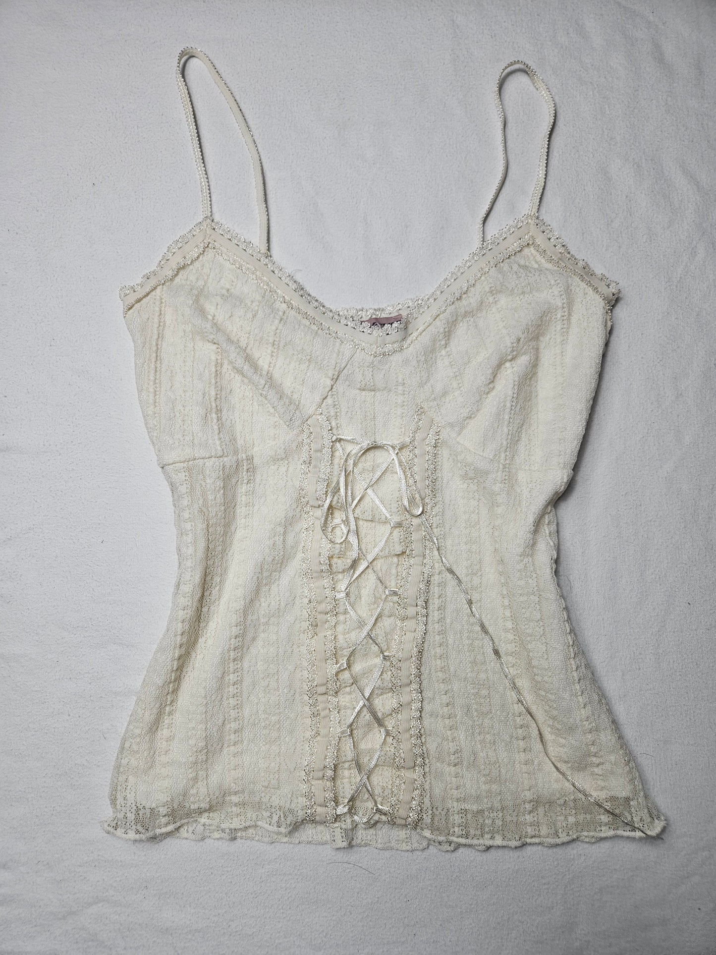 Haut dentelle et laçage