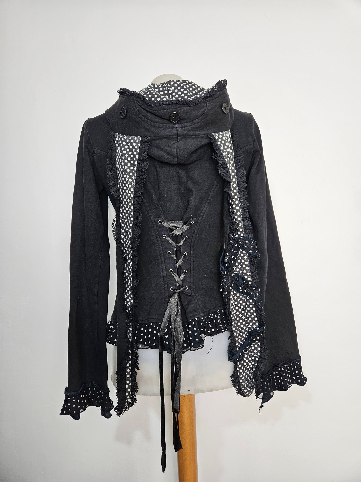 Gilet détails oreilles lapin et laçage